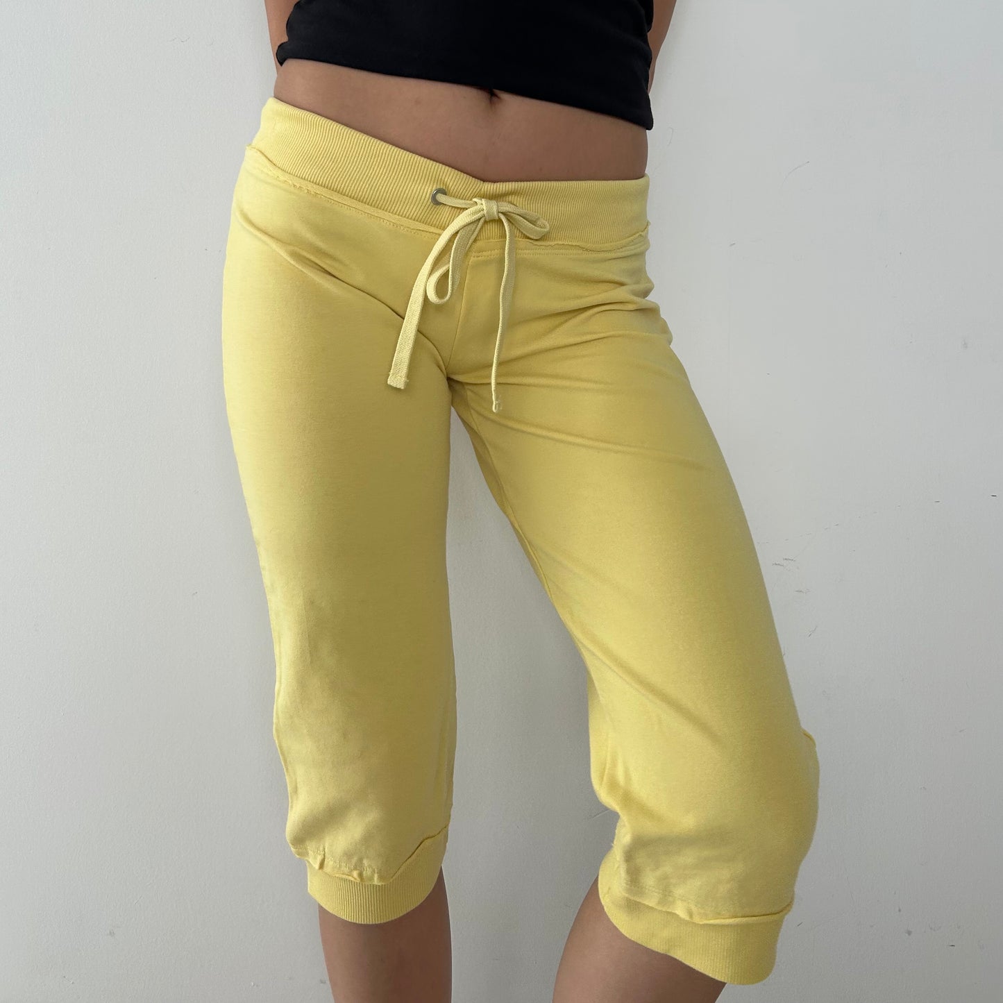 Early 2000s Zara Yellow Jersey Capri Sweatpants - Medium
