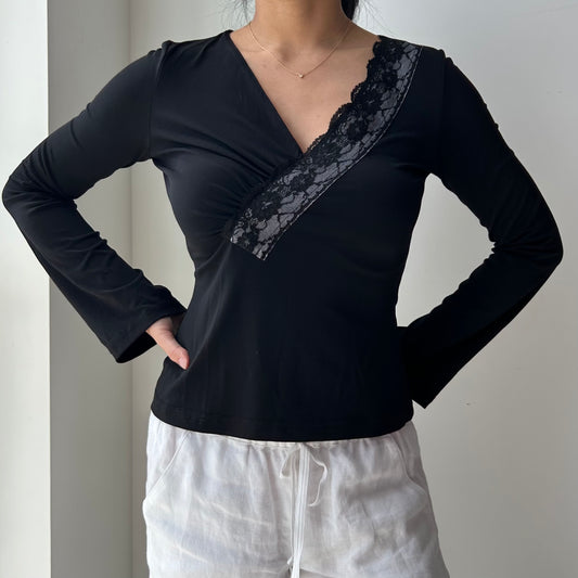 Made in Canada Dynamite Black V-Neck Bell Sleeve Top - Small