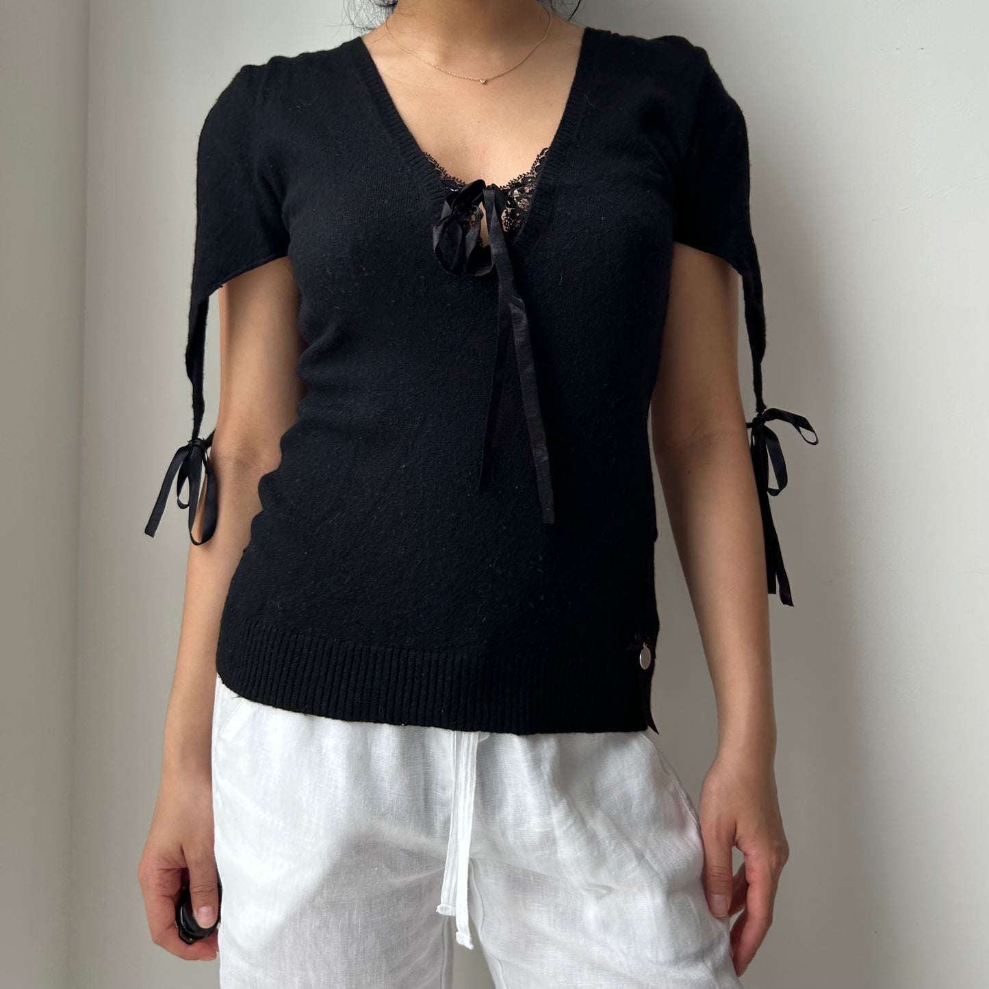Axara Paris Black Wool and Cashmere Blend Short Sleeve Knit Top - Medium