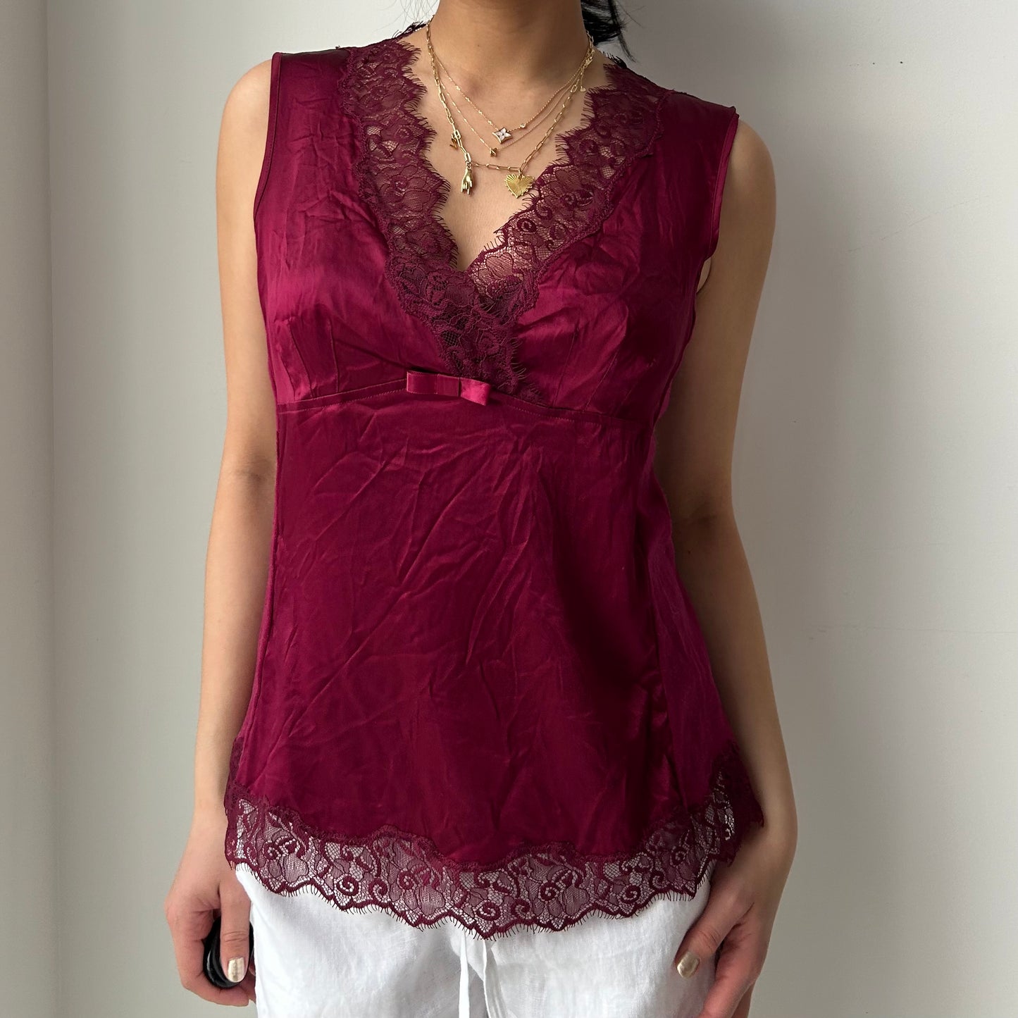 Jacob Plum Red Sleeveless Silk Blouse with Lace Trim - Medium