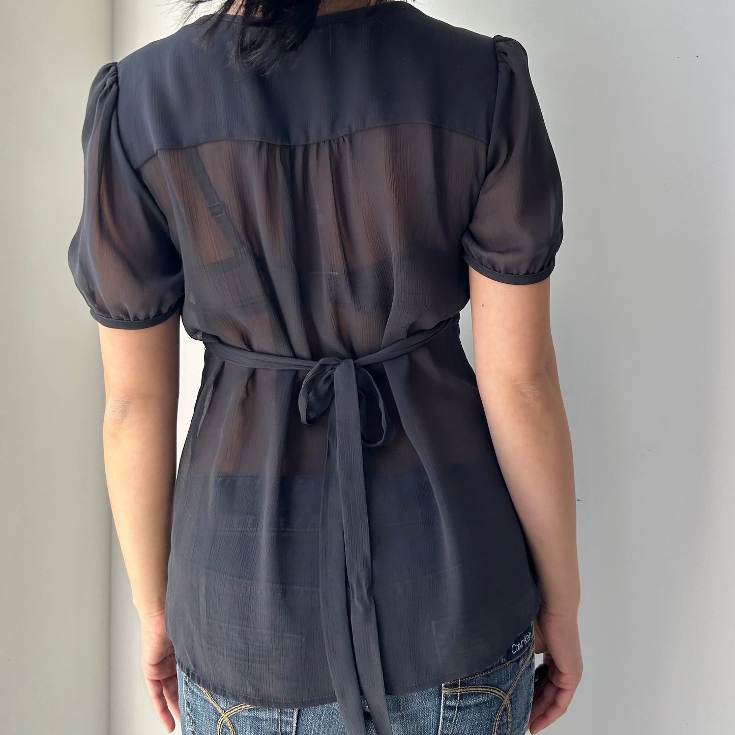 RW & CO. Grey Short Sleeve Sheer Babydoll Blouse - Small