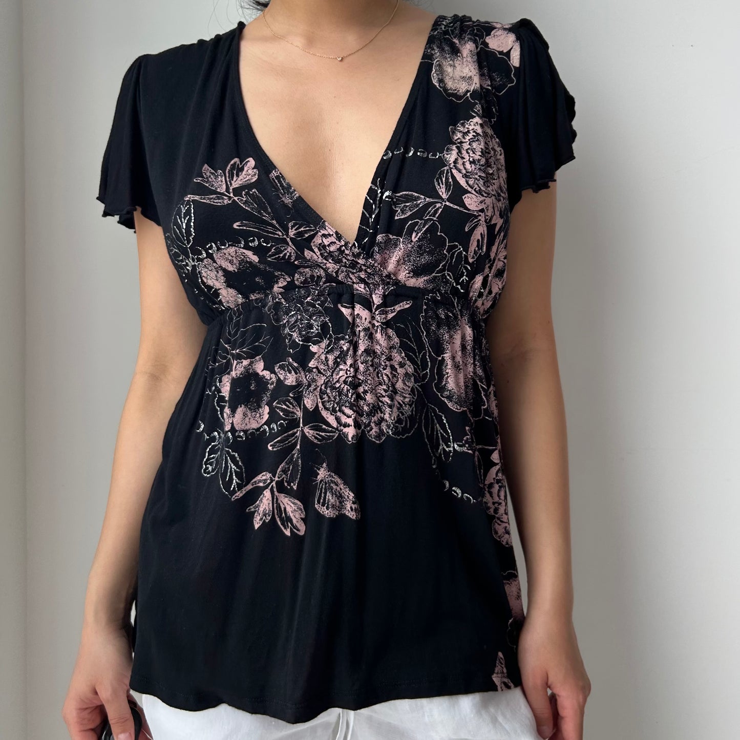 Black Floral-Print V-Neck Top - Medium