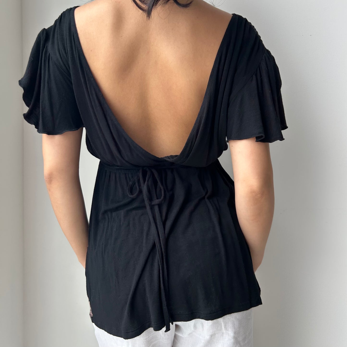 Black Floral-Print V-Neck Top - Medium