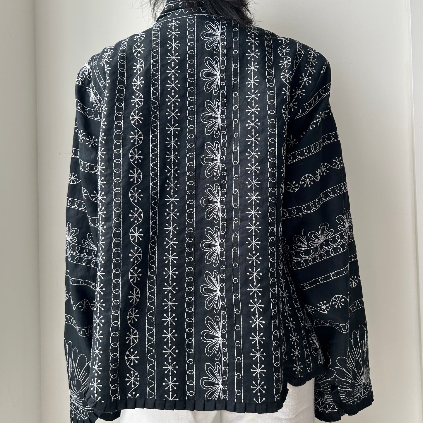 Anne Carson Black Embroidered Ruffle-Edge Jacket - 1X