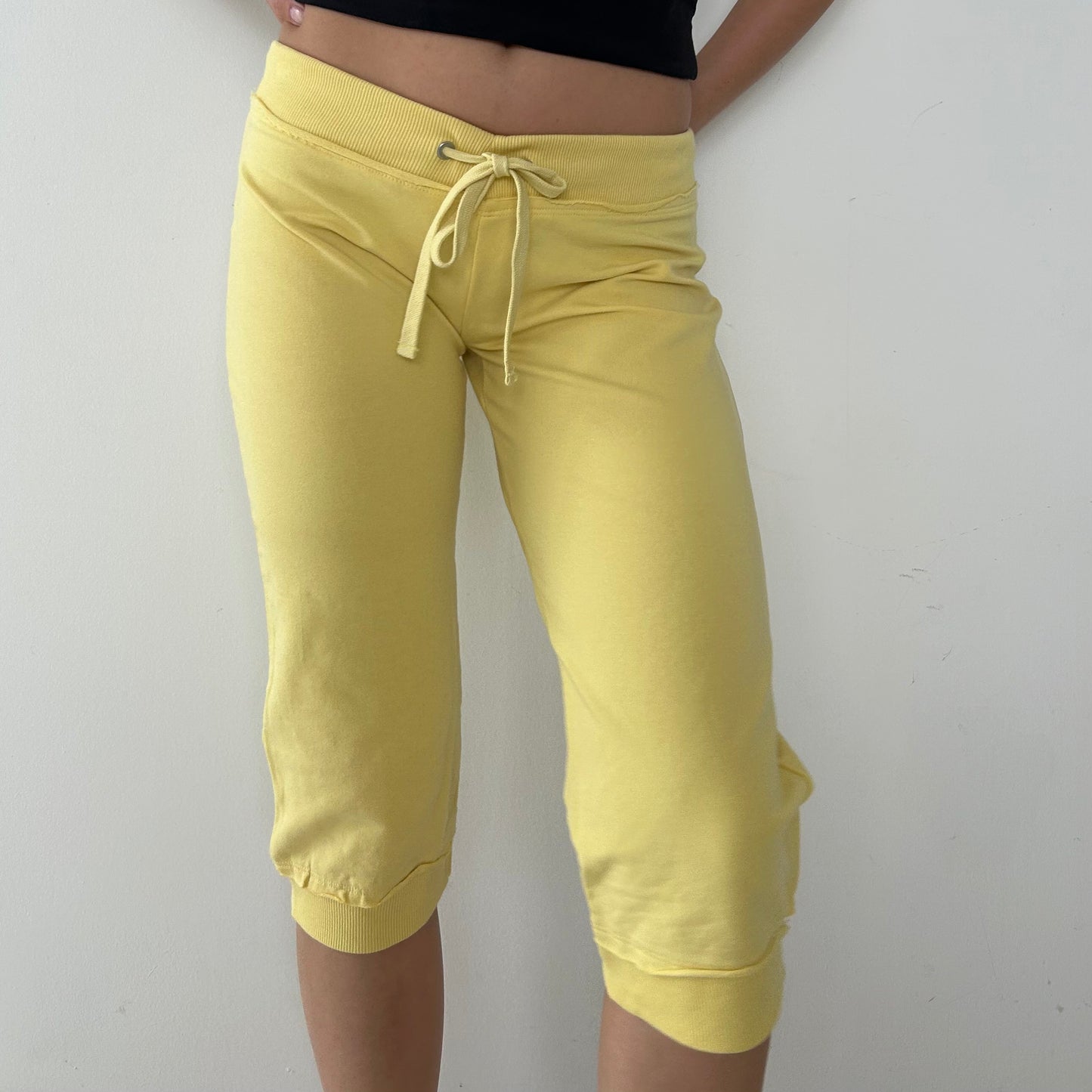 Early 2000s Zara Yellow Jersey Capri Sweatpants - Medium
