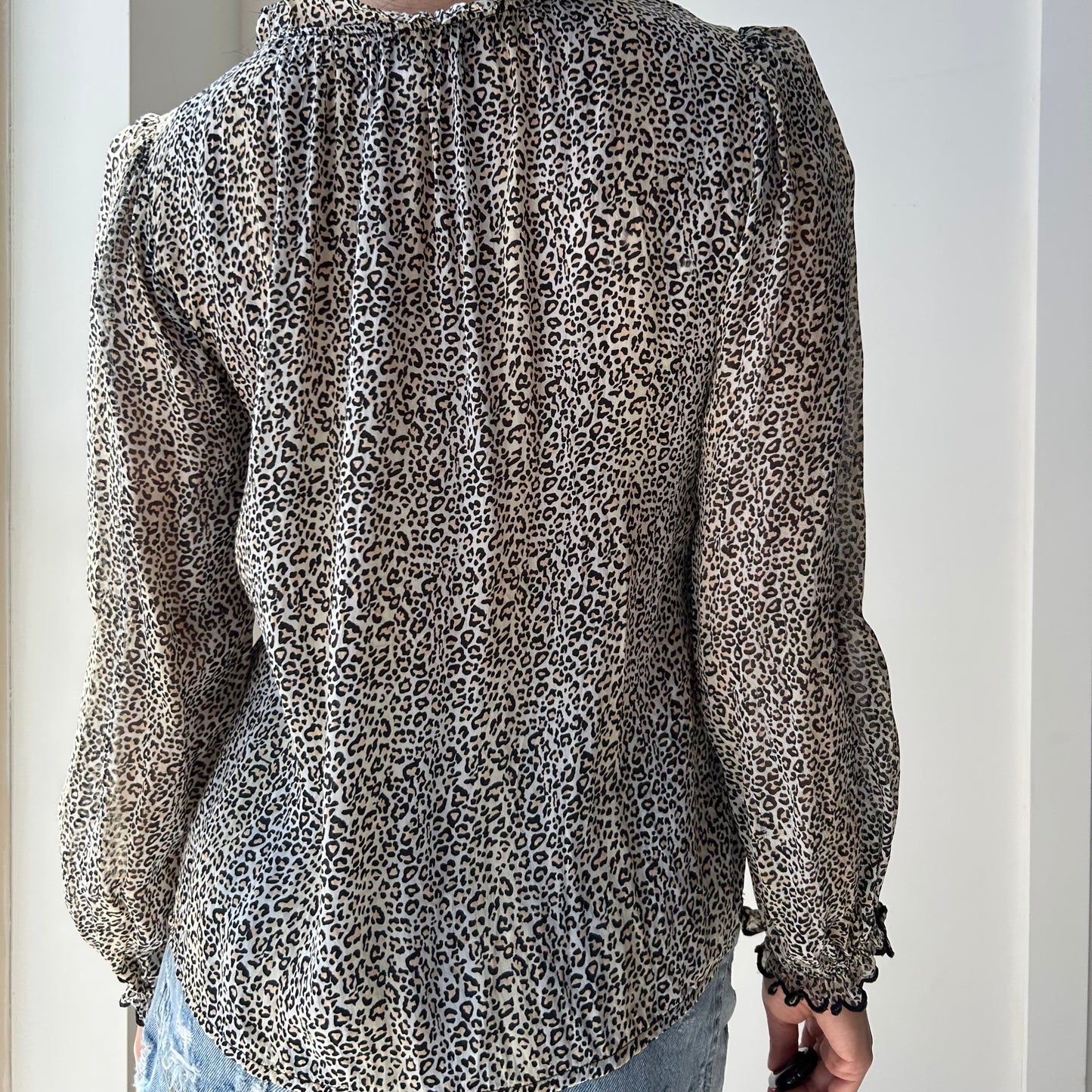 Velvet by Graham and Spencer Leopard Print Long Sleeve Blouse - Small
