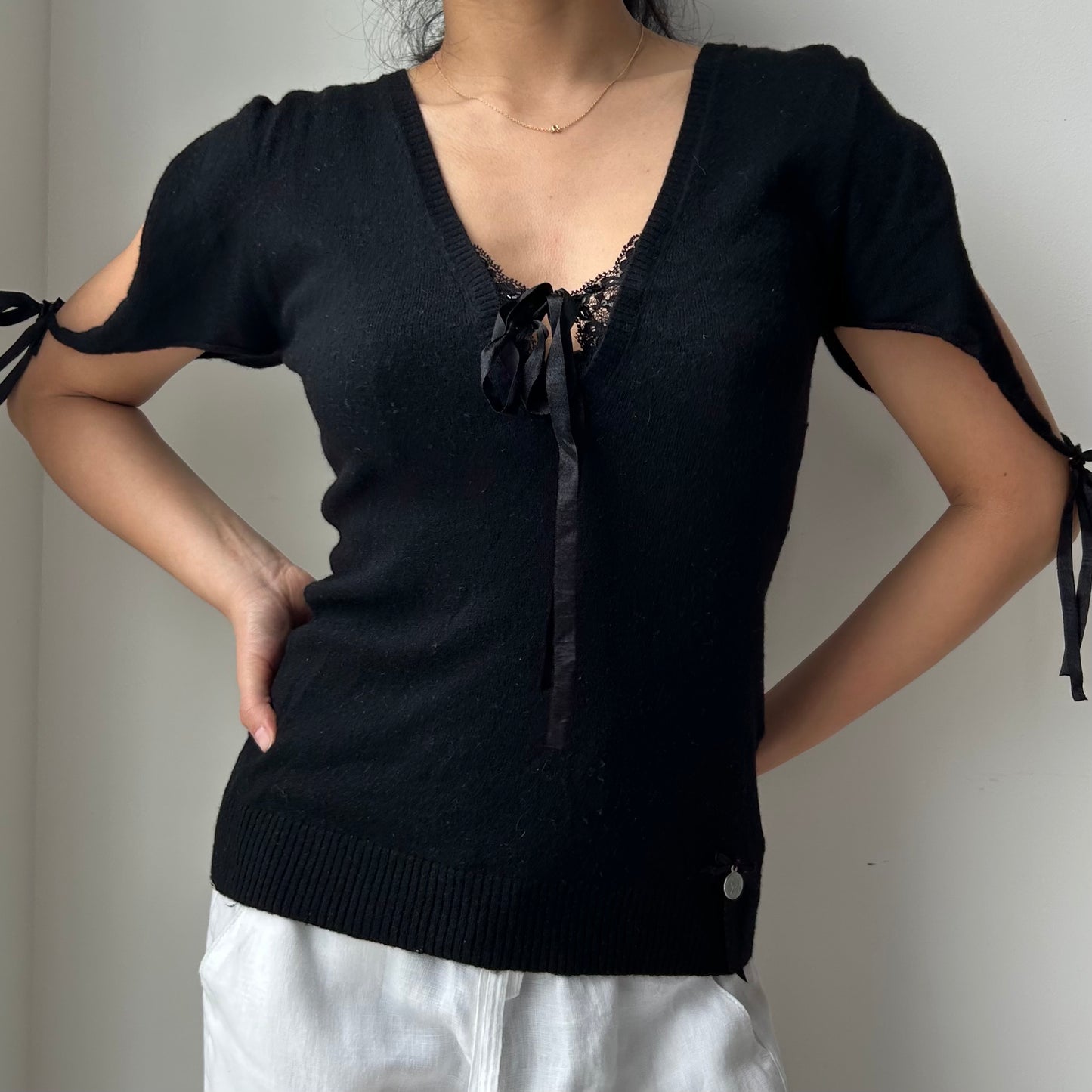 Axara Paris Black Wool and Cashmere Blend Short Sleeve Knit Top - Medium