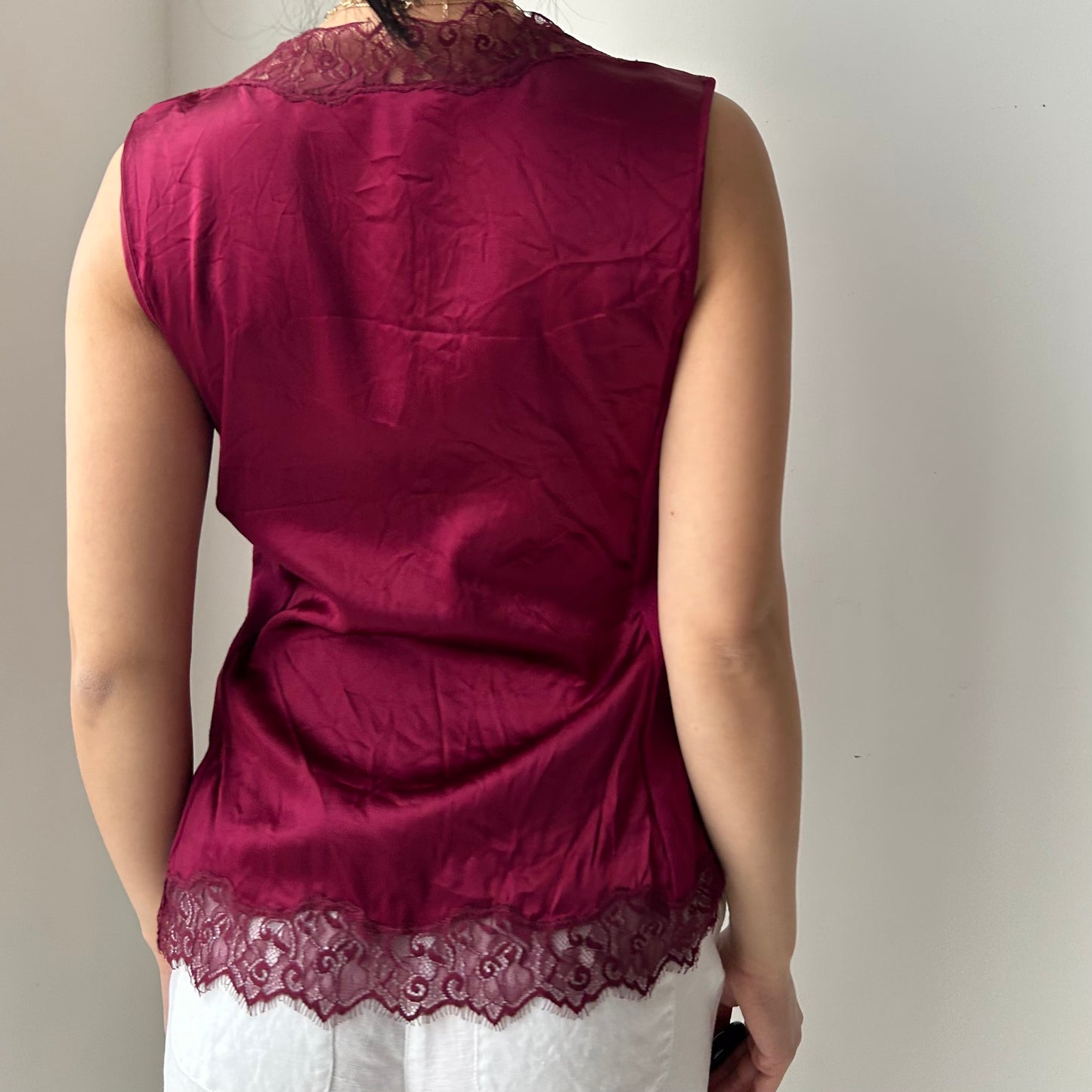 Jacob Plum Red Sleeveless Silk Blouse with Lace Trim - Medium