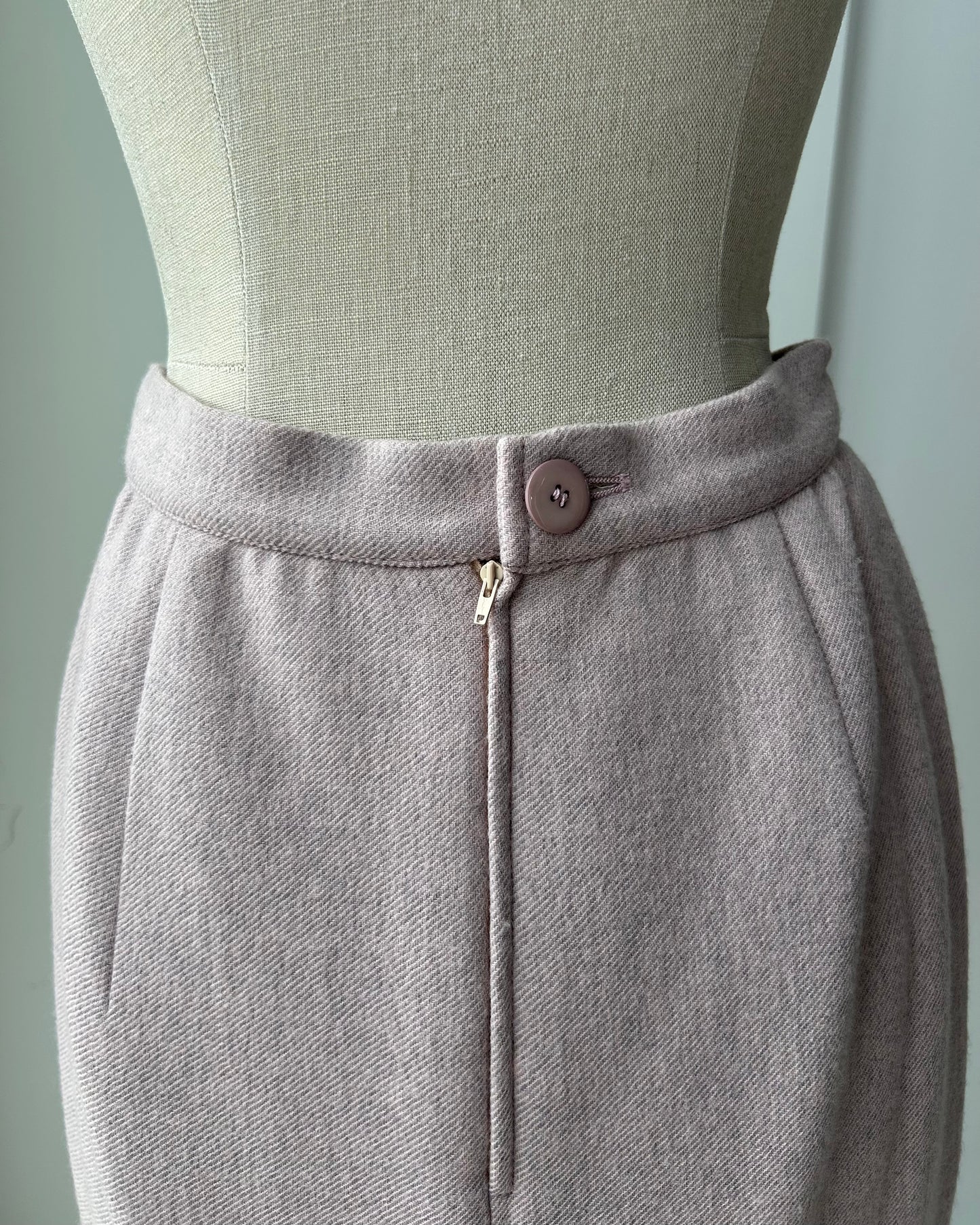 Vintage 1980s Valentino 100% Cashmere Skirt Suit in Soft Mauve - X-Small
