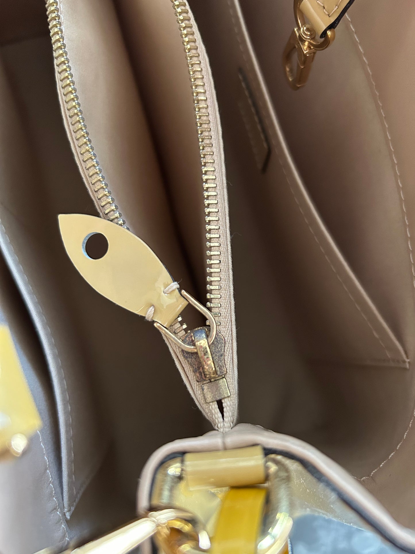 2014 Louis Vuitton Patent Yellow Monogram Vernis Montaigne MM