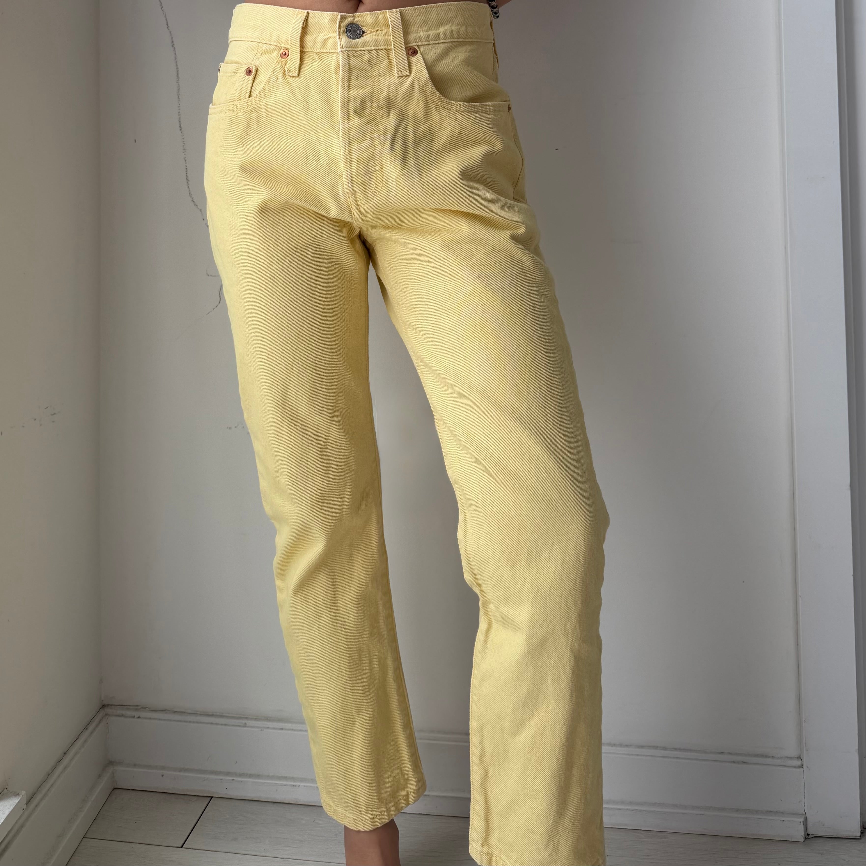 Levi's 501 Butter Yellow Cropped Jeans - W26 L26 – Zoehify