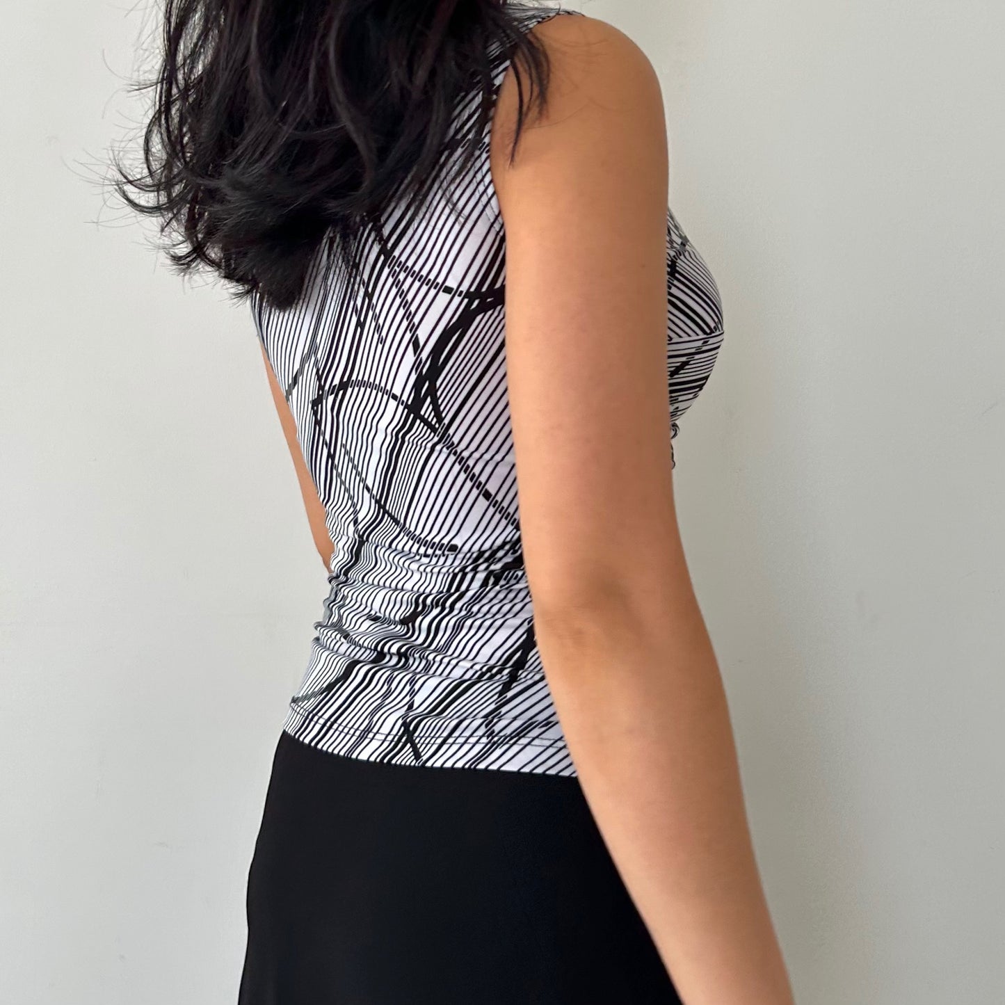 Fairweather USA Black and White V-Neck Knot Front Sleeveless Top - Small