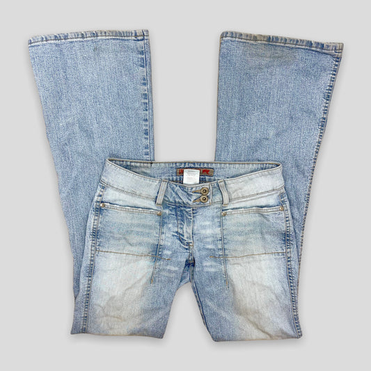 Low Waisted Flare Jeans - Zoehify