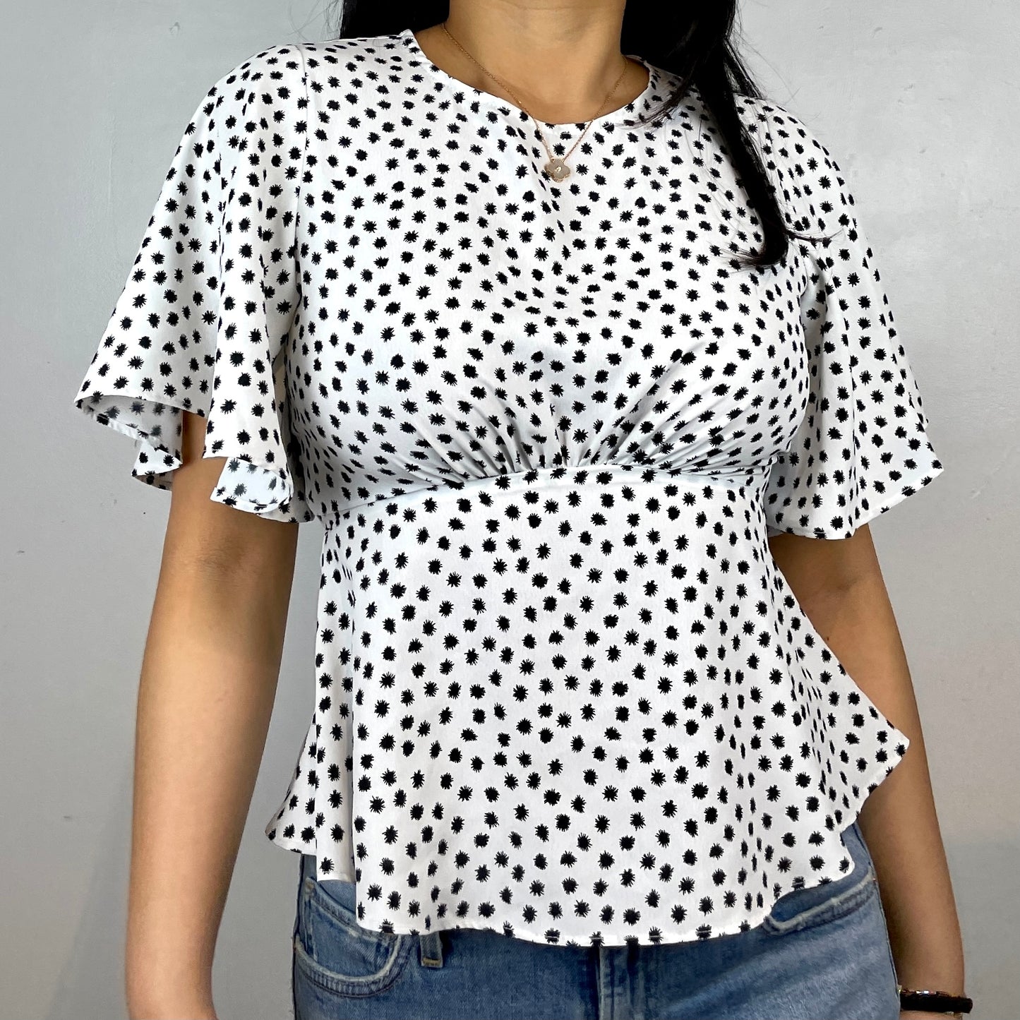 White Flowy Short Sleeved Blouse - Zoehify