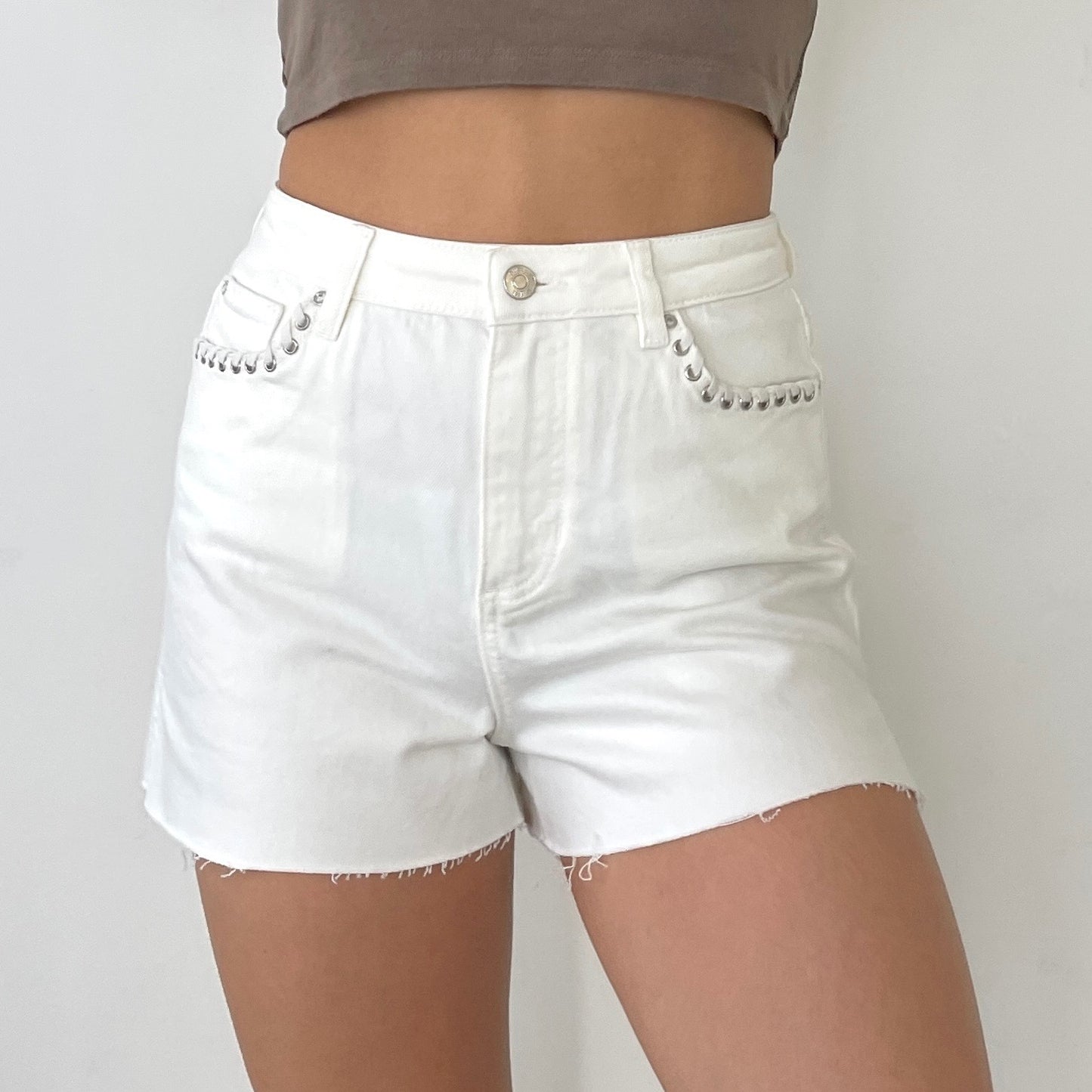 White Guess Cutoff Shorts - Zoehify