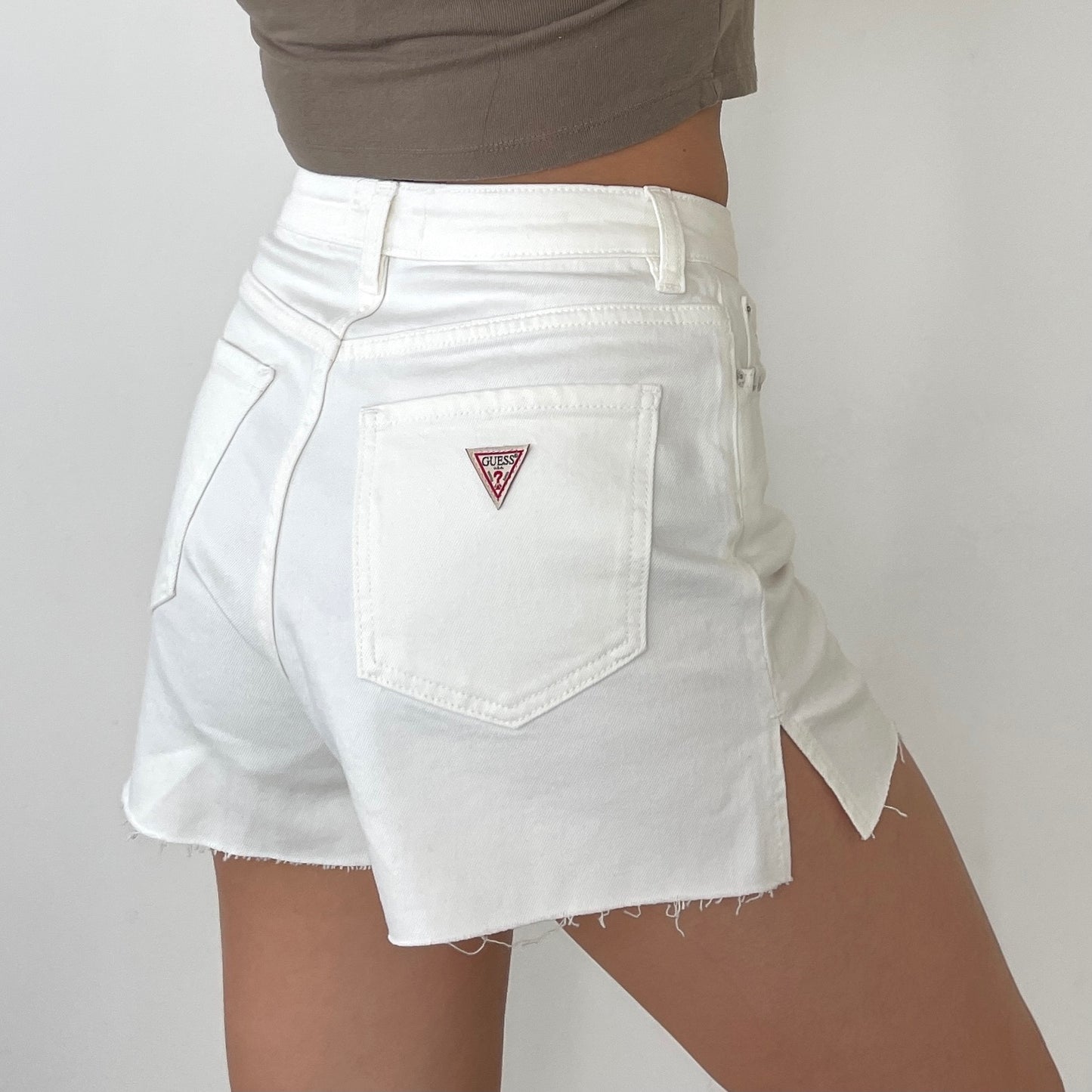 White Guess Cutoff Shorts - Zoehify