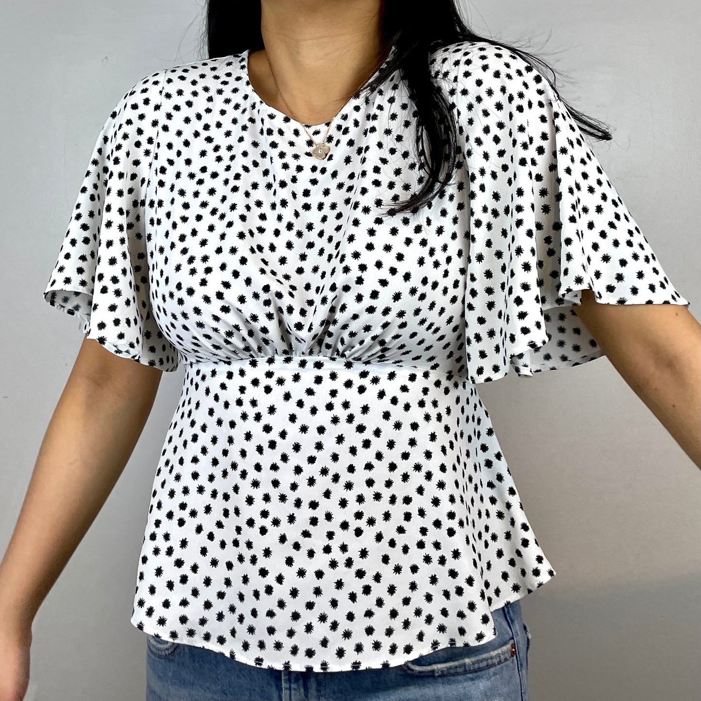White Flowy Short Sleeved Blouse - Zoehify