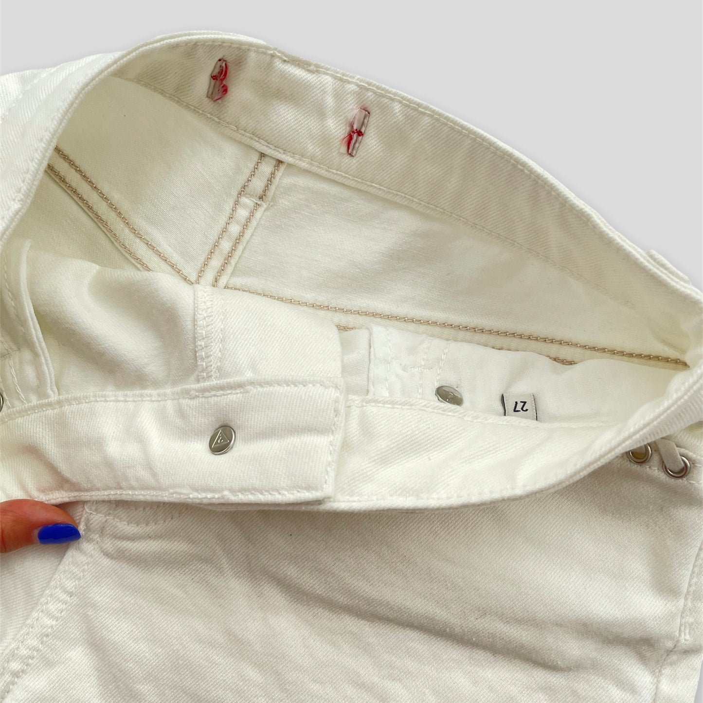 White Guess Cutoff Shorts - Zoehify