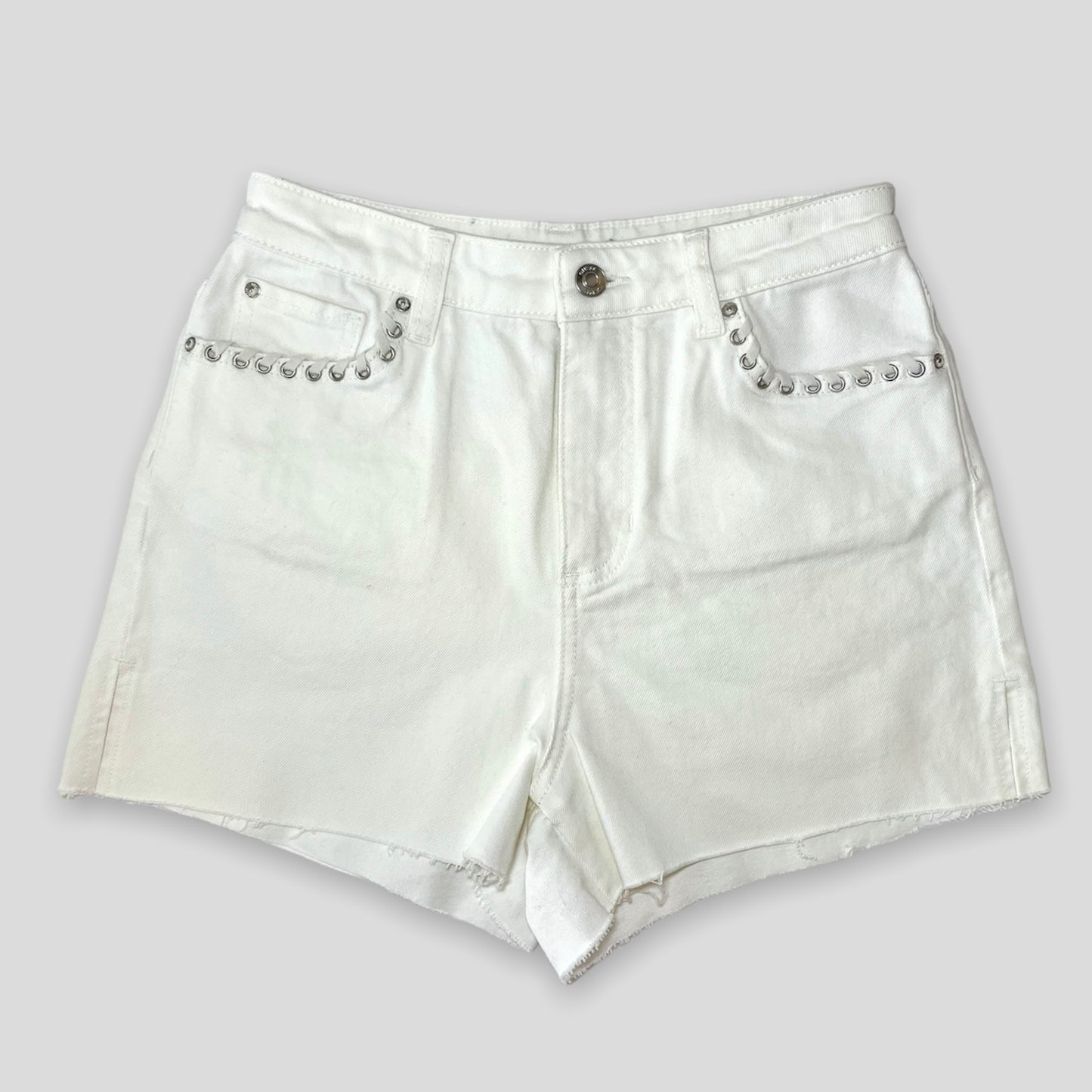 White Guess Cutoff Shorts - Zoehify