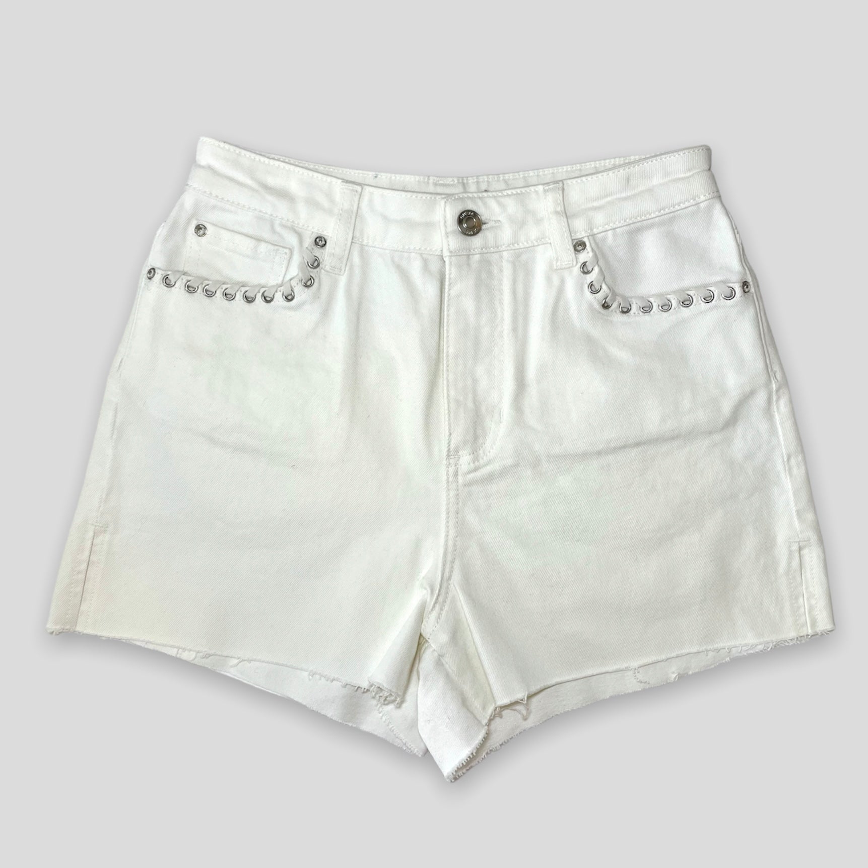White Guess Cutoff Shorts - Zoehify