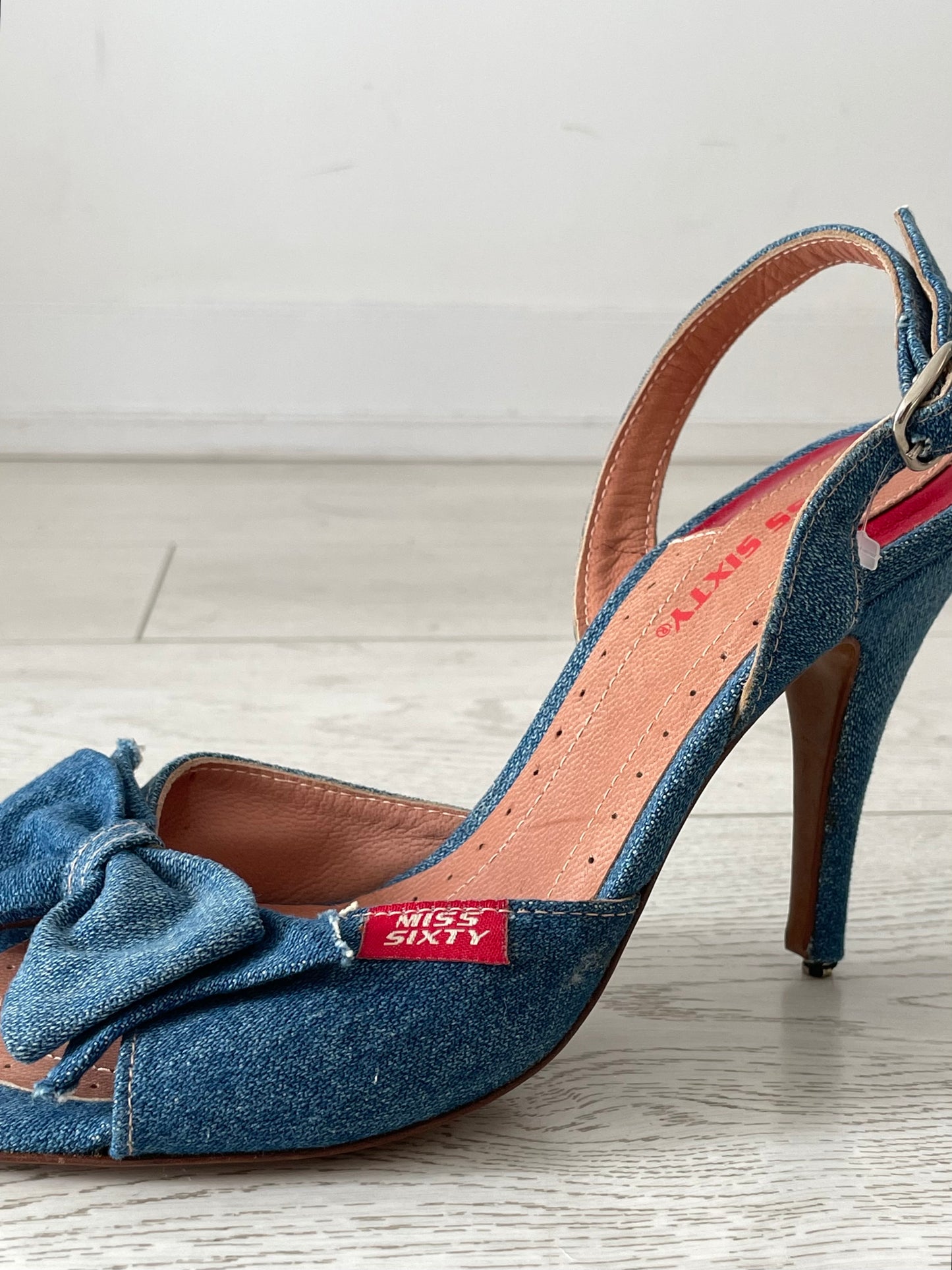 BNWT Vintage Y2K Miss Sixty Denim Open Toe Slingback Heel with Bow - EU 37