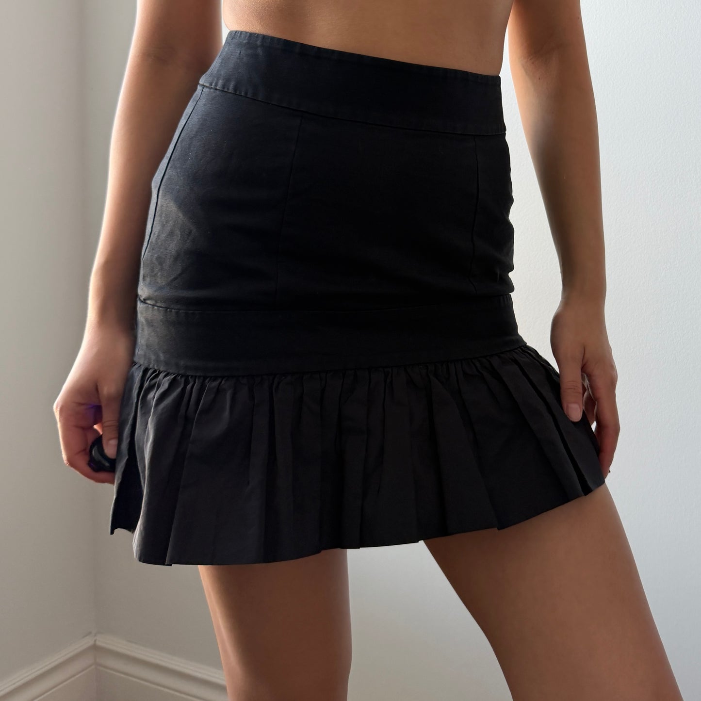 French Connection Black Iridescent Ruffle-Hem Mini Skirt - X-Small