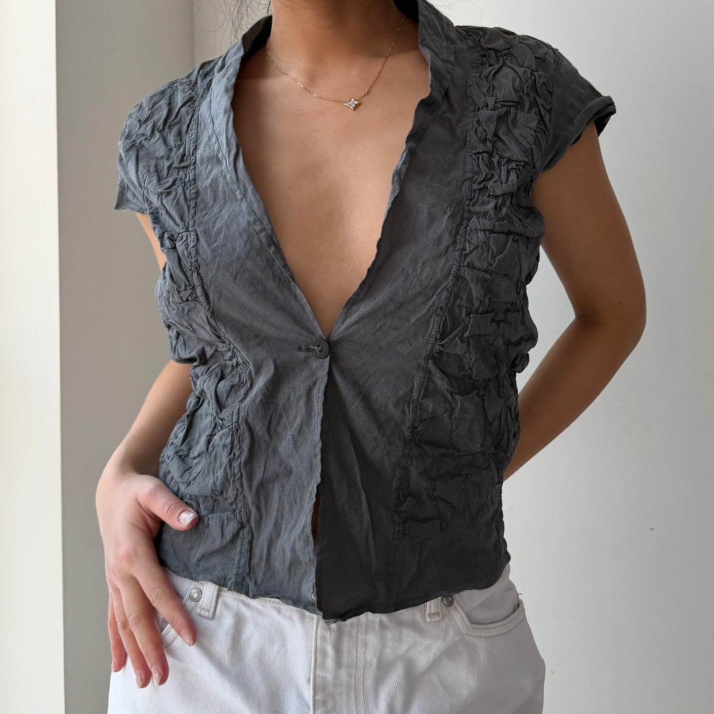 Sarah Pacini Charcoal Crinkled Short Sleeve Blouse - Medium