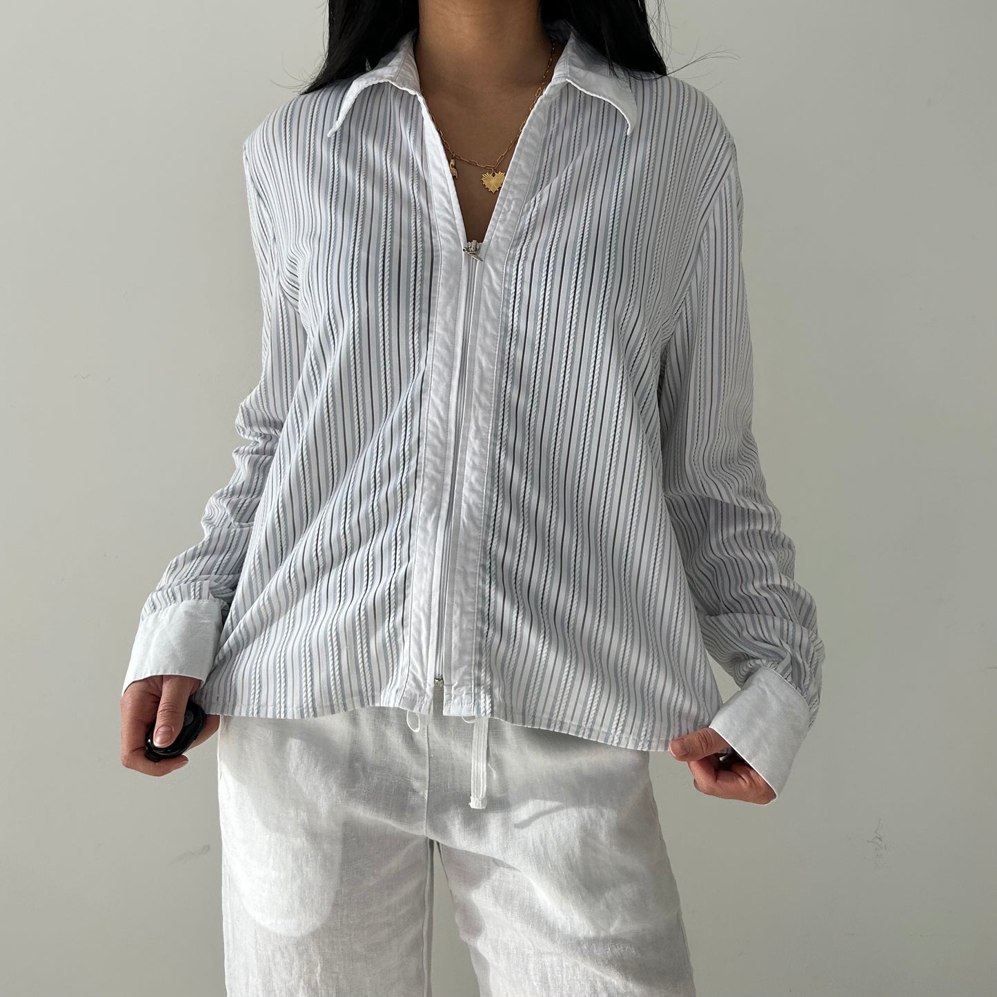 Suzy Shier White and Blue Pinstripe Zip Shirt - X-Large