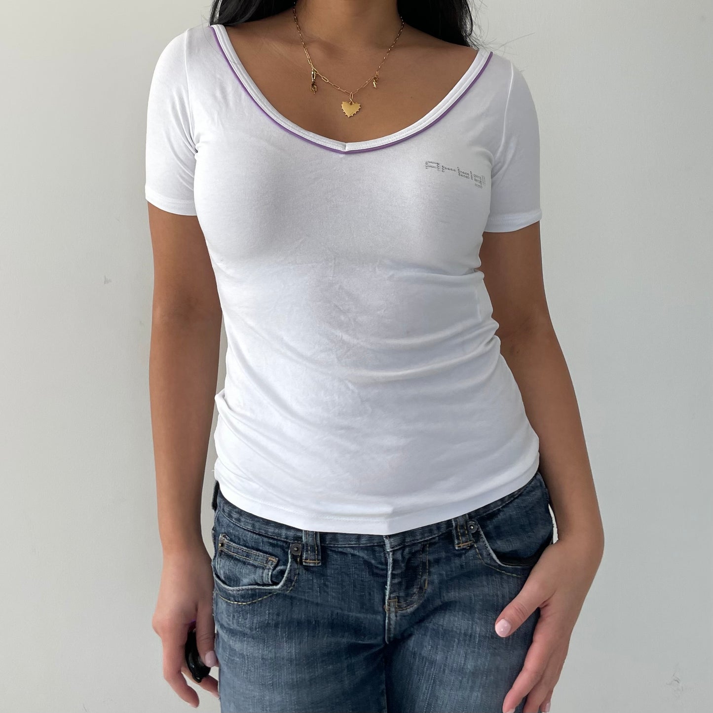 Artigli White V-Neck Tee - Small