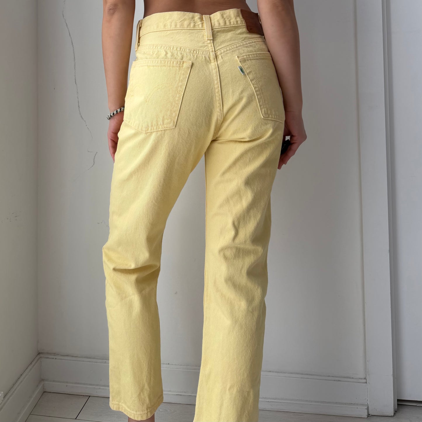 Levi’s 501 Butter Yellow Cropped Jeans - W26 L26