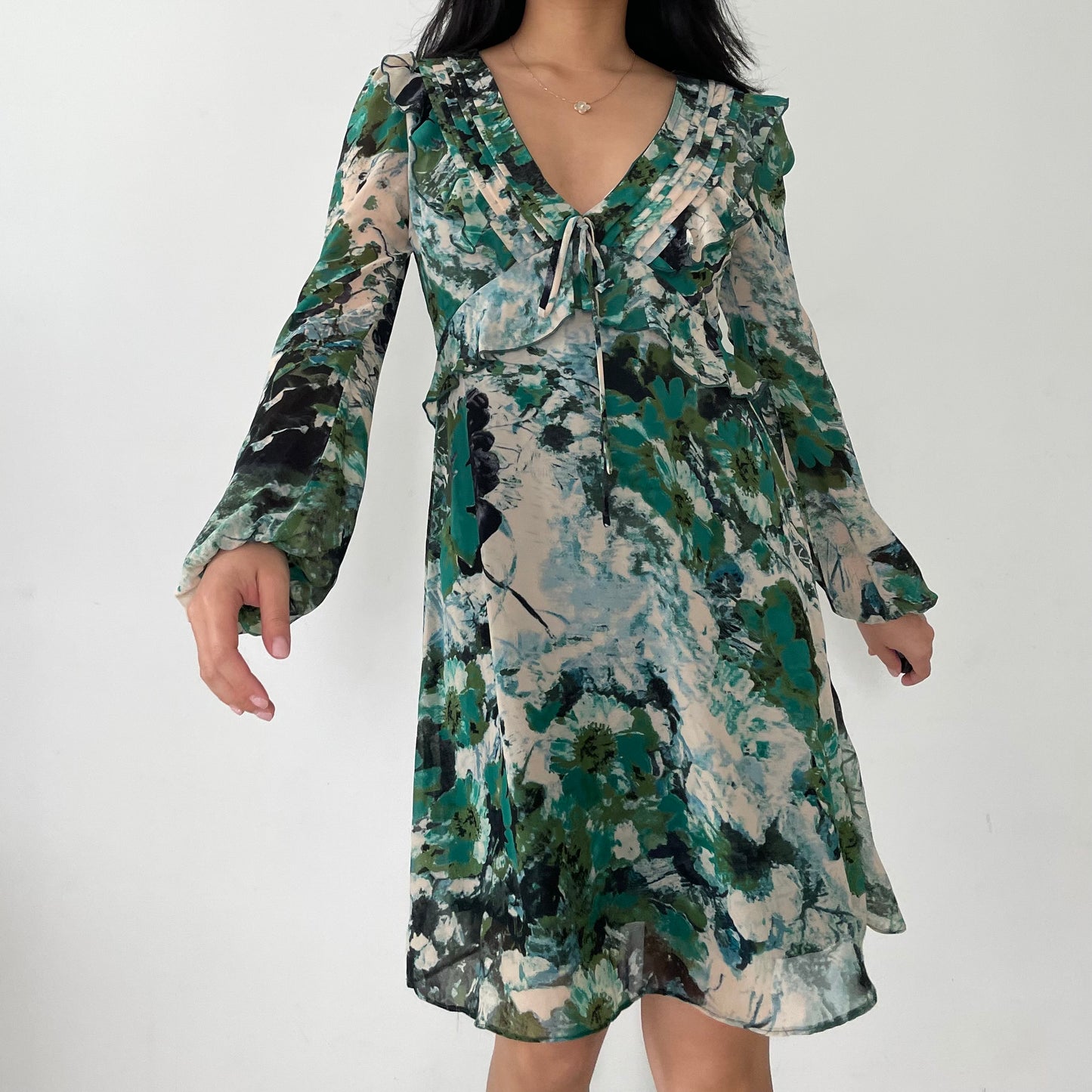 IVIVI Green V-Neck Long Sleeve Floral Print Mini Dress - Small