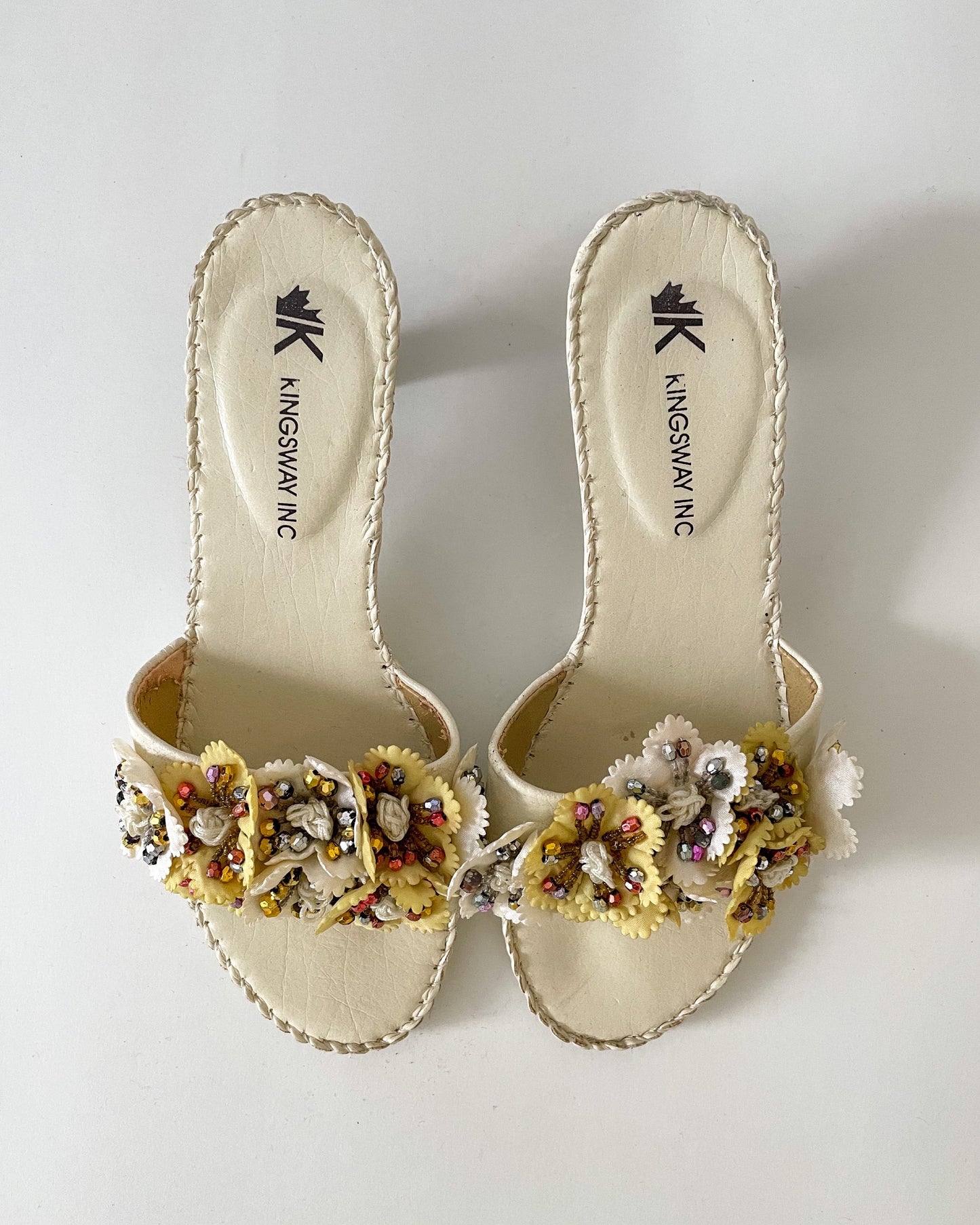 Kingsway Inc White and Yellow Flower Kitten Heeled Mules - EU 37