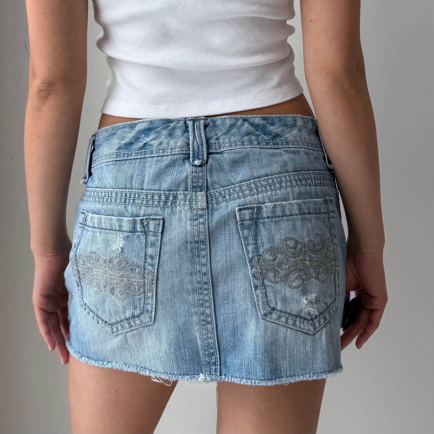 Early 2000s Aéropostale Light Wash Denim Mini Skirt - Medium