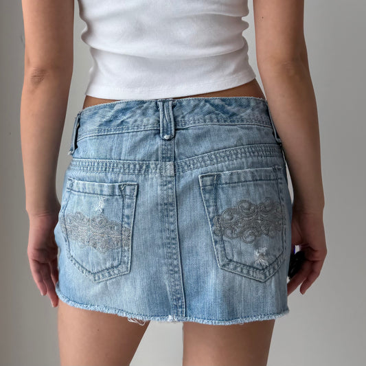 Early 2000s Aéropostale Light Wash Denim Mini Skirt - Medium