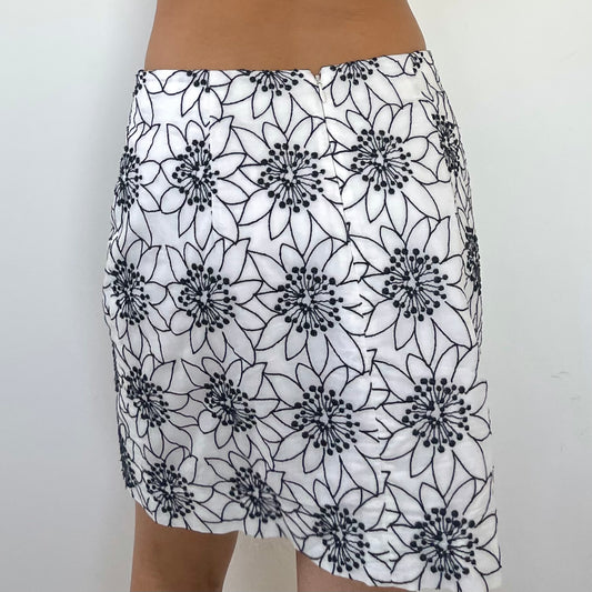 J. Crew White Floral Mini Skirt - Medium (US 4)