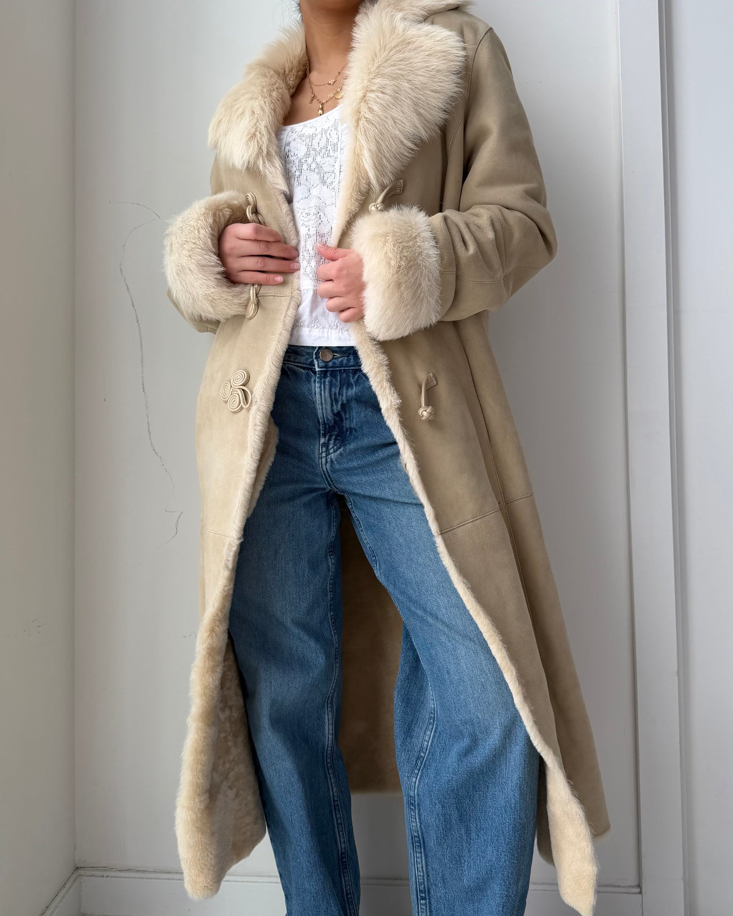 Danier Beige Genuine Sheepskin Pankou Closure Coat - Large