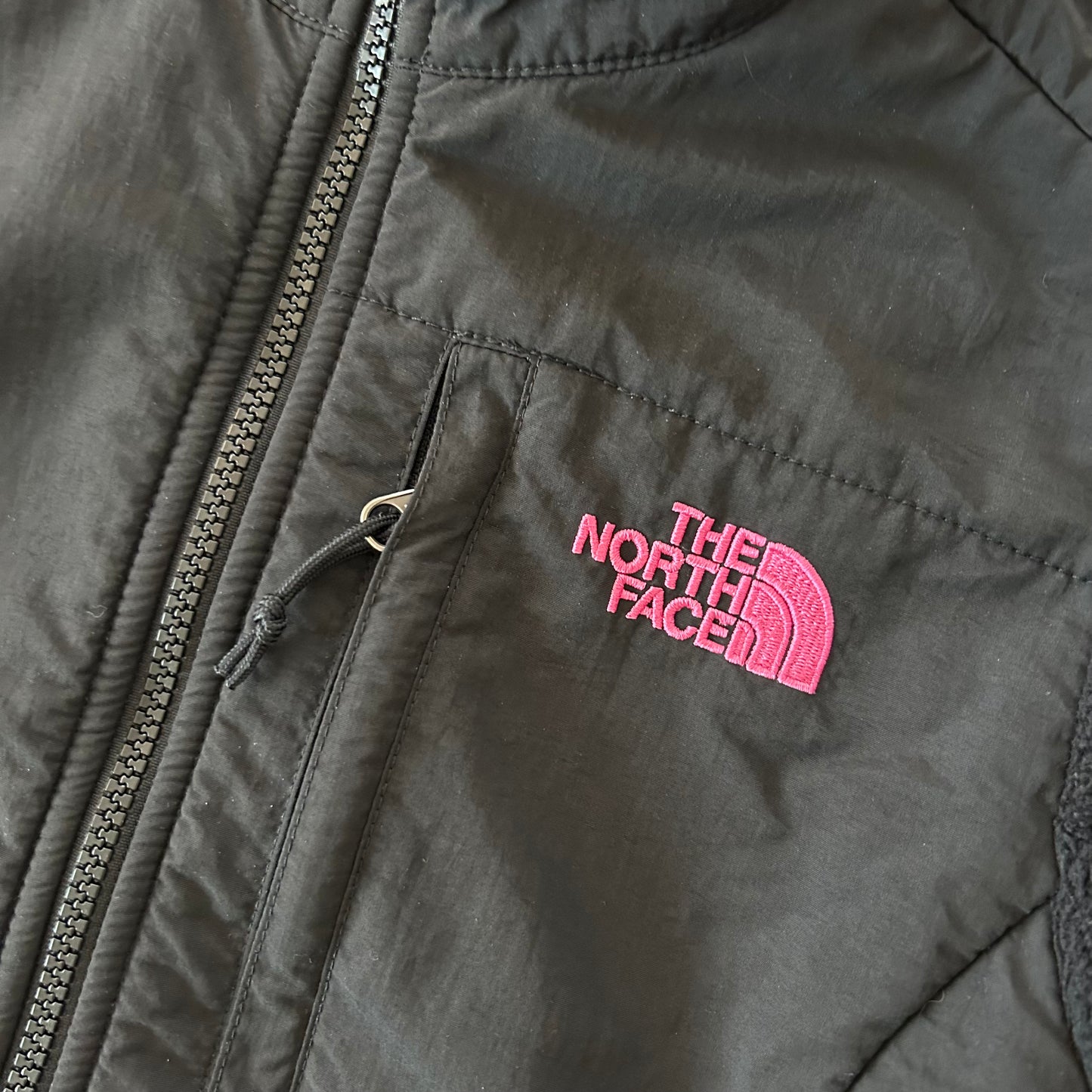 The North Face Limited Edition Black Denali 2 Jacket with Pink Logo - X-Small