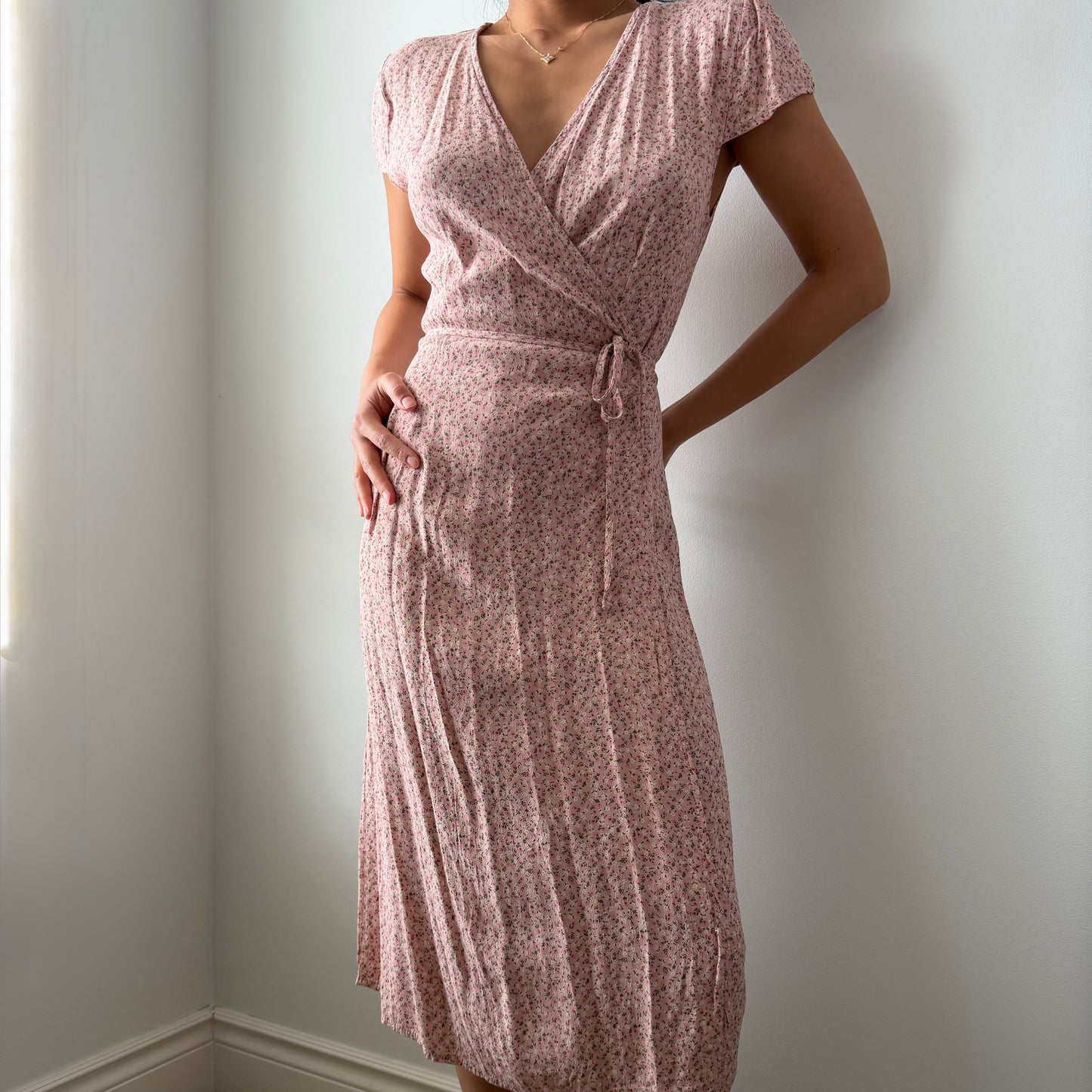 Old Label Brandy Melville Pink Short Sleeve Floral Wrap Midi Dress - X-Small