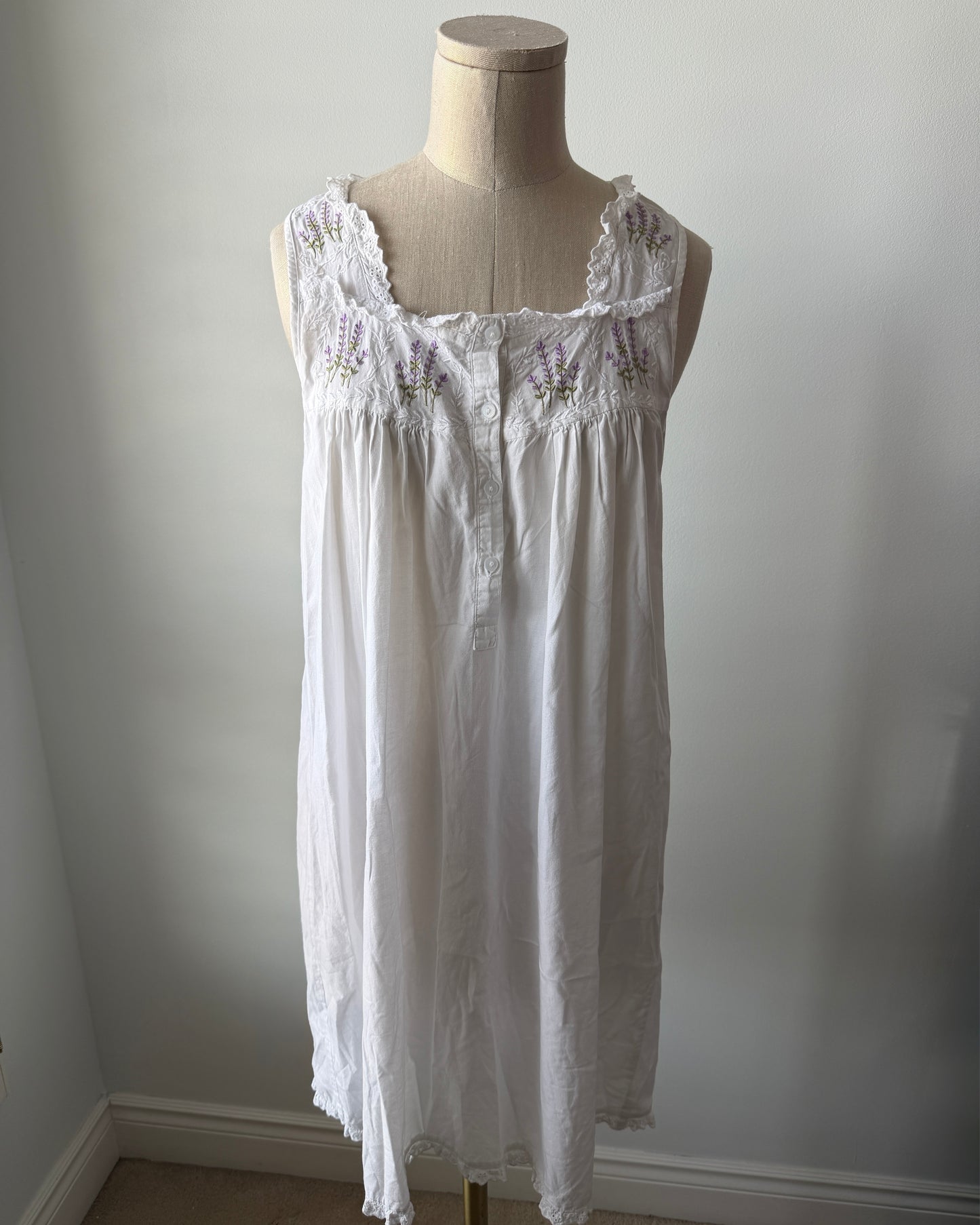 Nice’ n Comfy White Cotton Embroidered Nightgown - Small