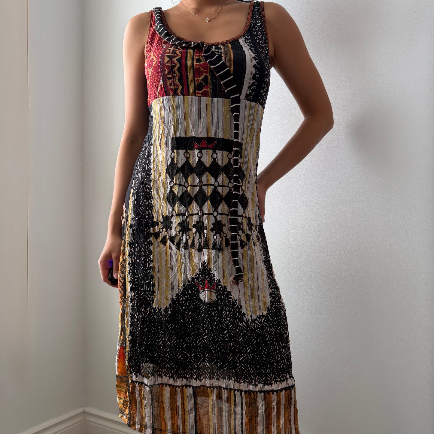 Save the Queen Printed Sleeveless Midi Dress - Medium