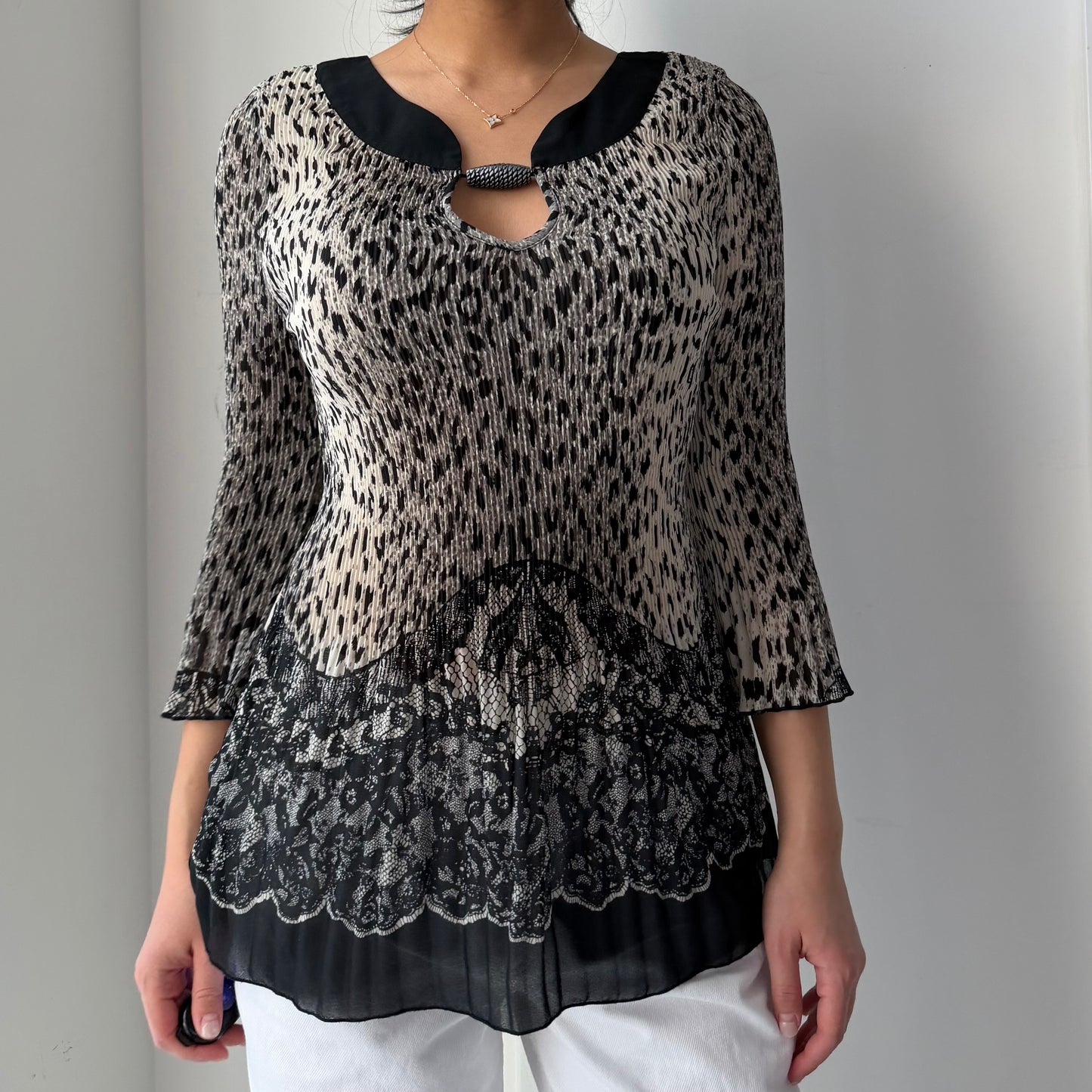 Leopard Print Pleated 3/4 Sleeve Keyhole Blouse - Medium