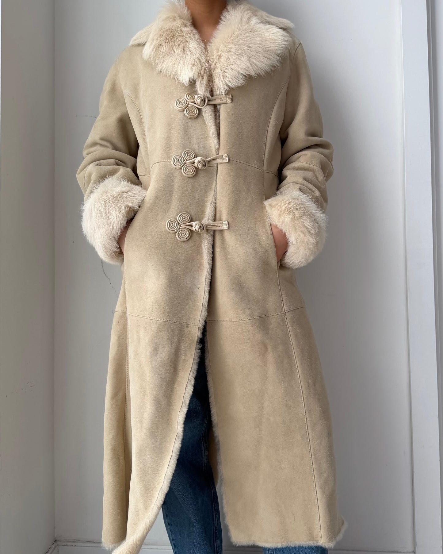 Danier Beige Genuine Sheepskin Pankou Closure Coat - Large
