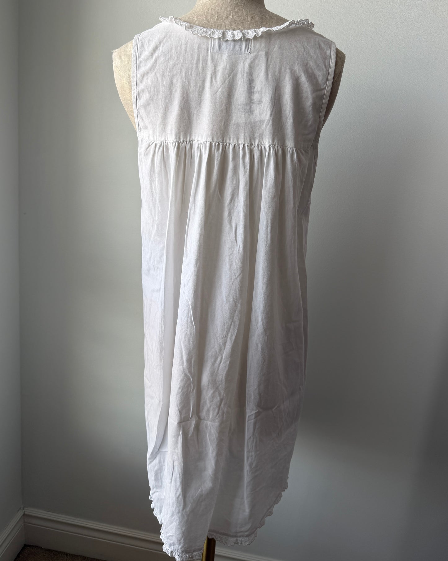 Nice’ n Comfy White Cotton Embroidered Nightgown - Small