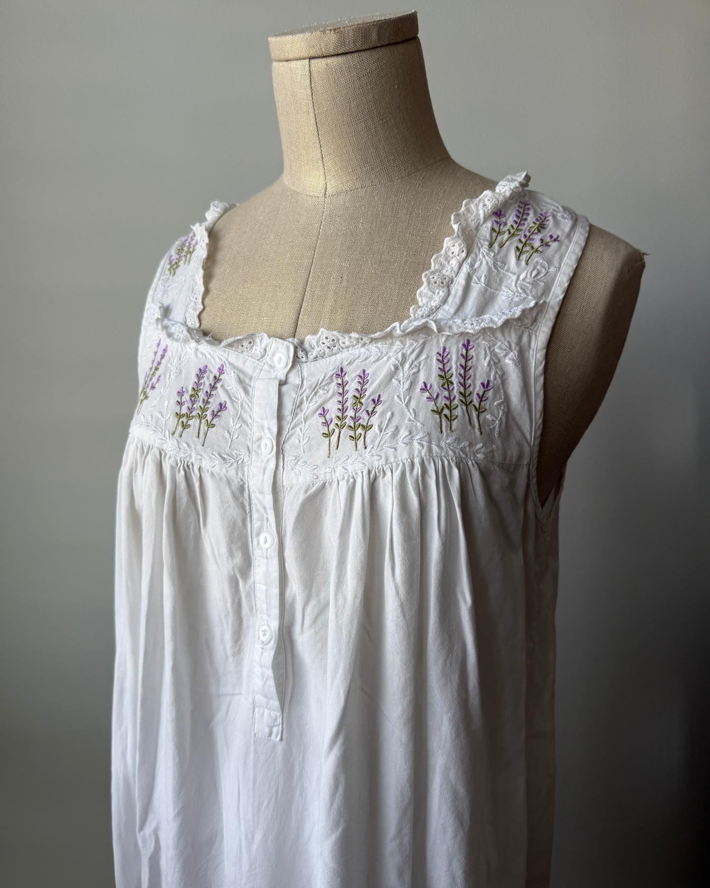 Nice’ n Comfy White Cotton Embroidered Nightgown - Small