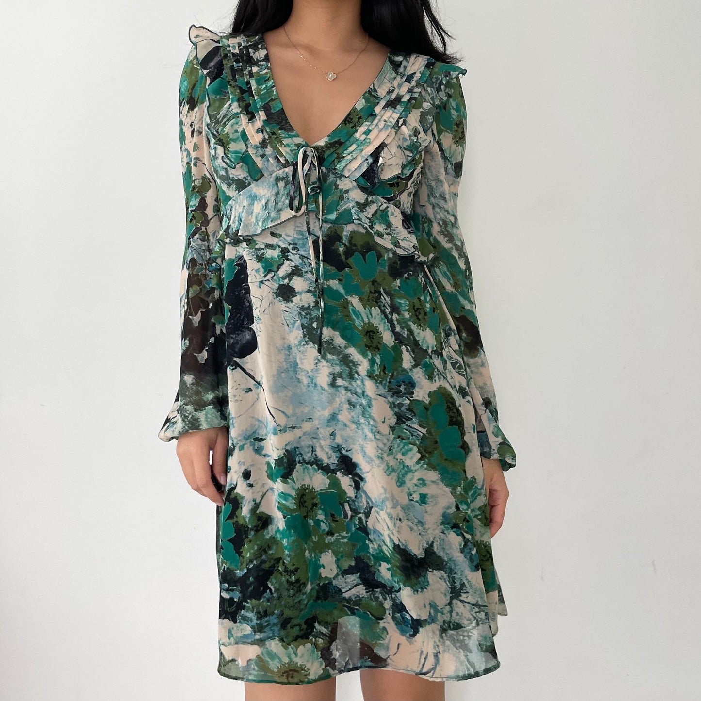 IVIVI Green V-Neck Long Sleeve Floral Print Mini Dress - Small