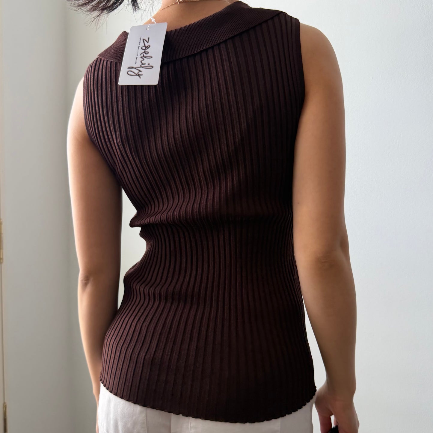 Belldini Brown Sleeveless Collared Knit Top - Medium
