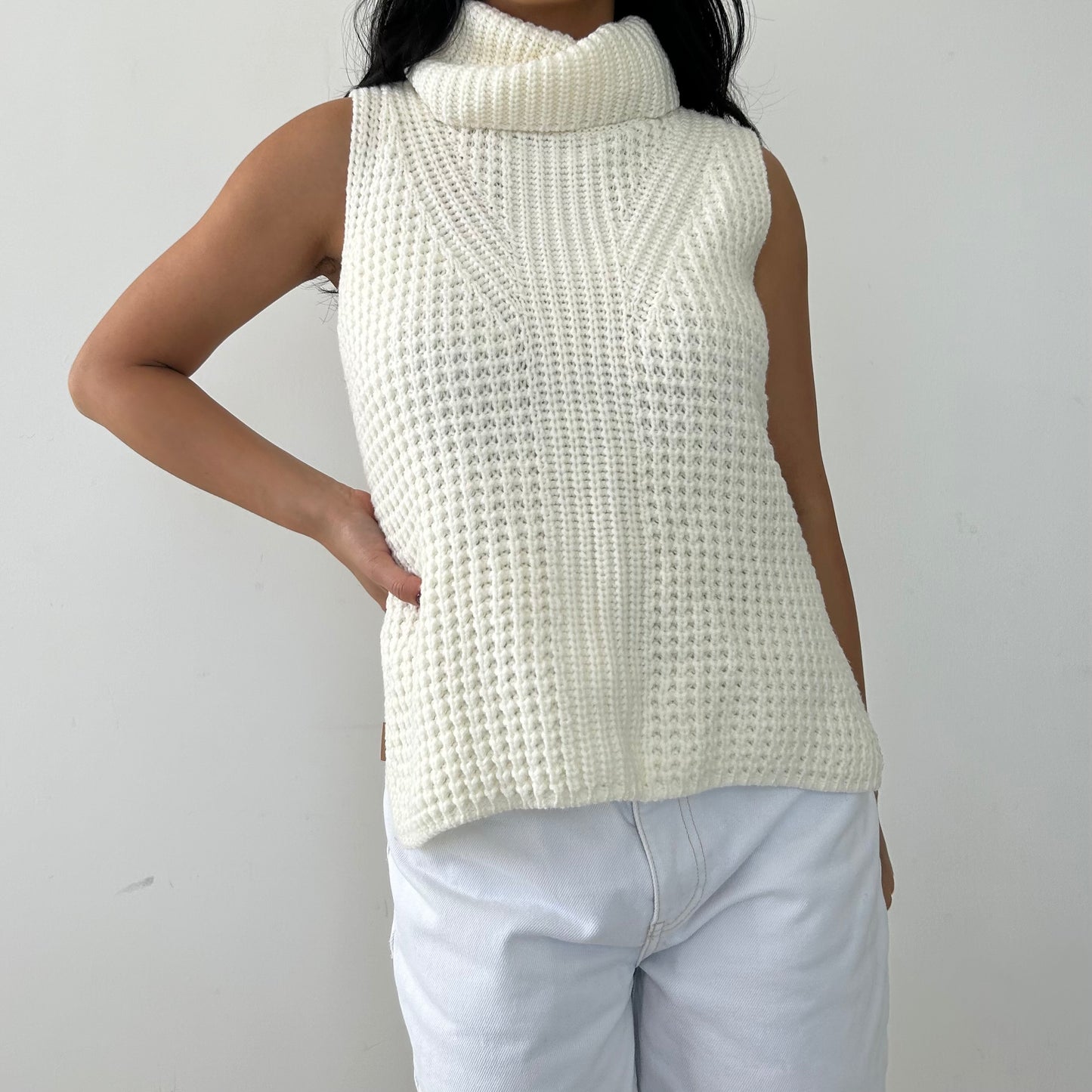 White Chunky Sleeveless Turtleneck Sweater - Small