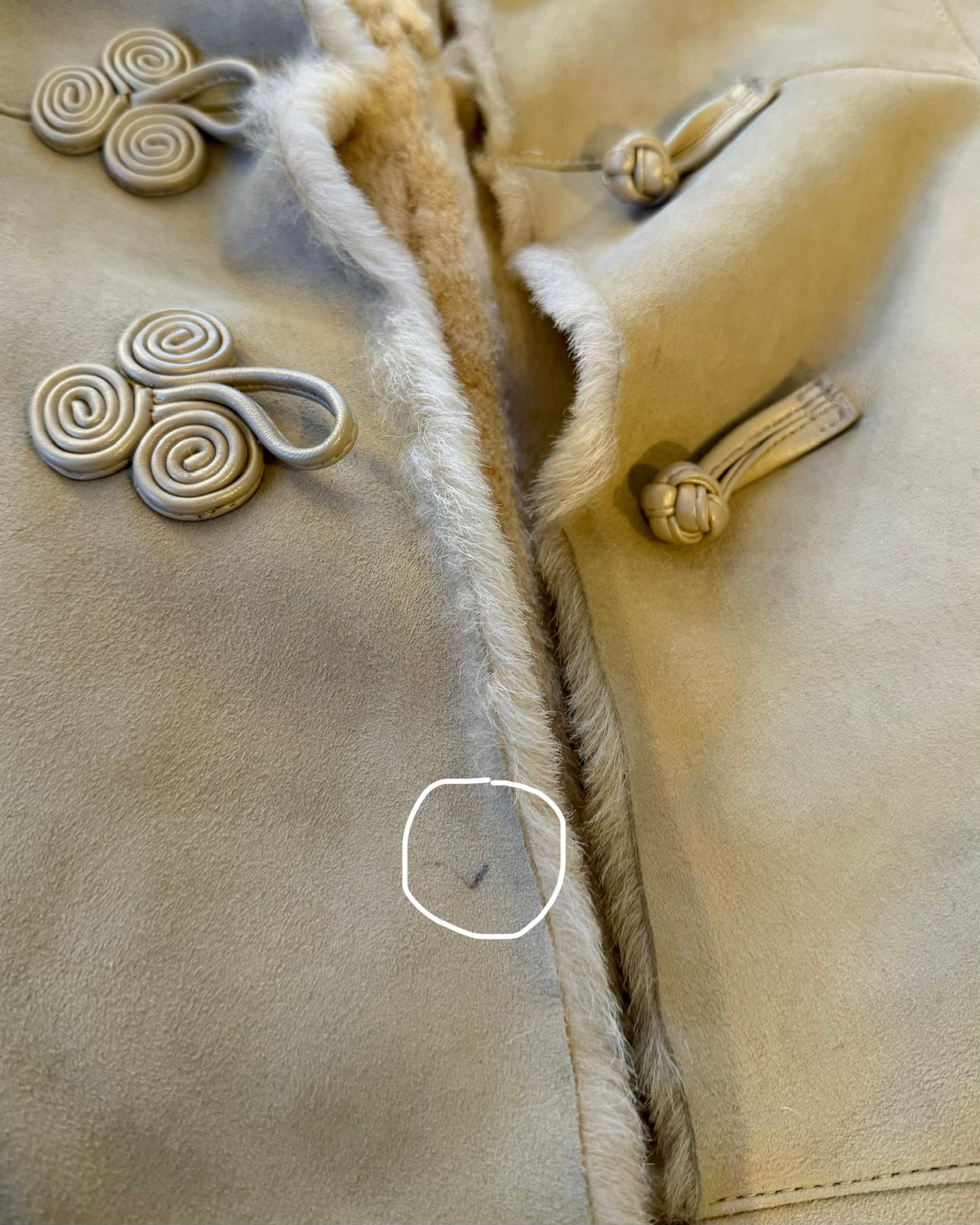 Danier Beige Genuine Sheepskin Pankou Closure Coat - Large