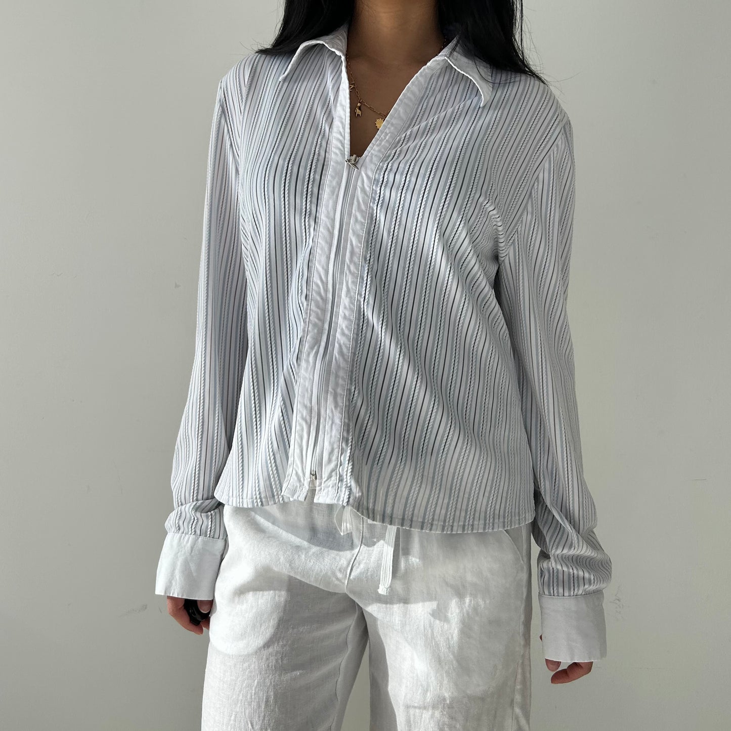 Suzy Shier White and Blue Pinstripe Zip Shirt - X-Large