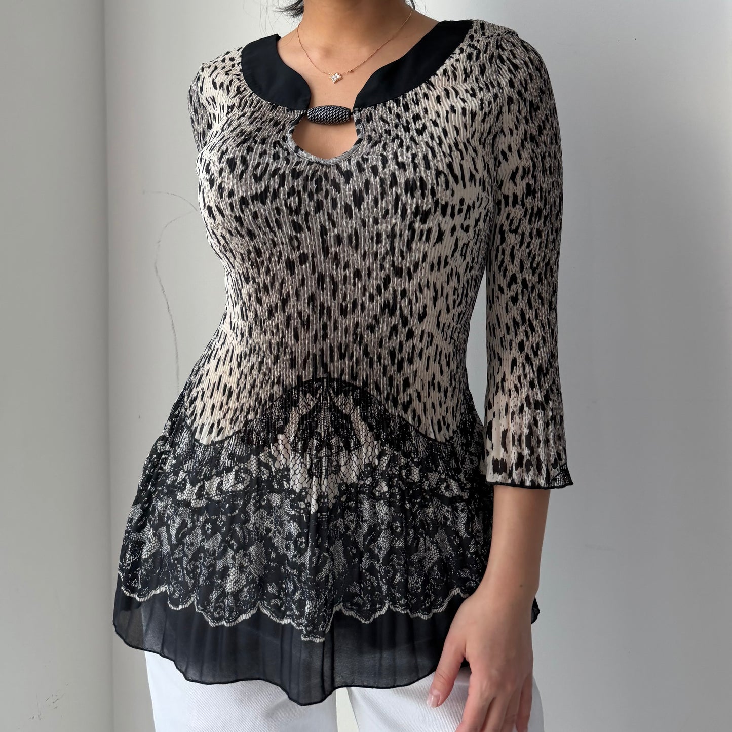 Leopard Print Pleated 3/4 Sleeve Keyhole Blouse - Medium